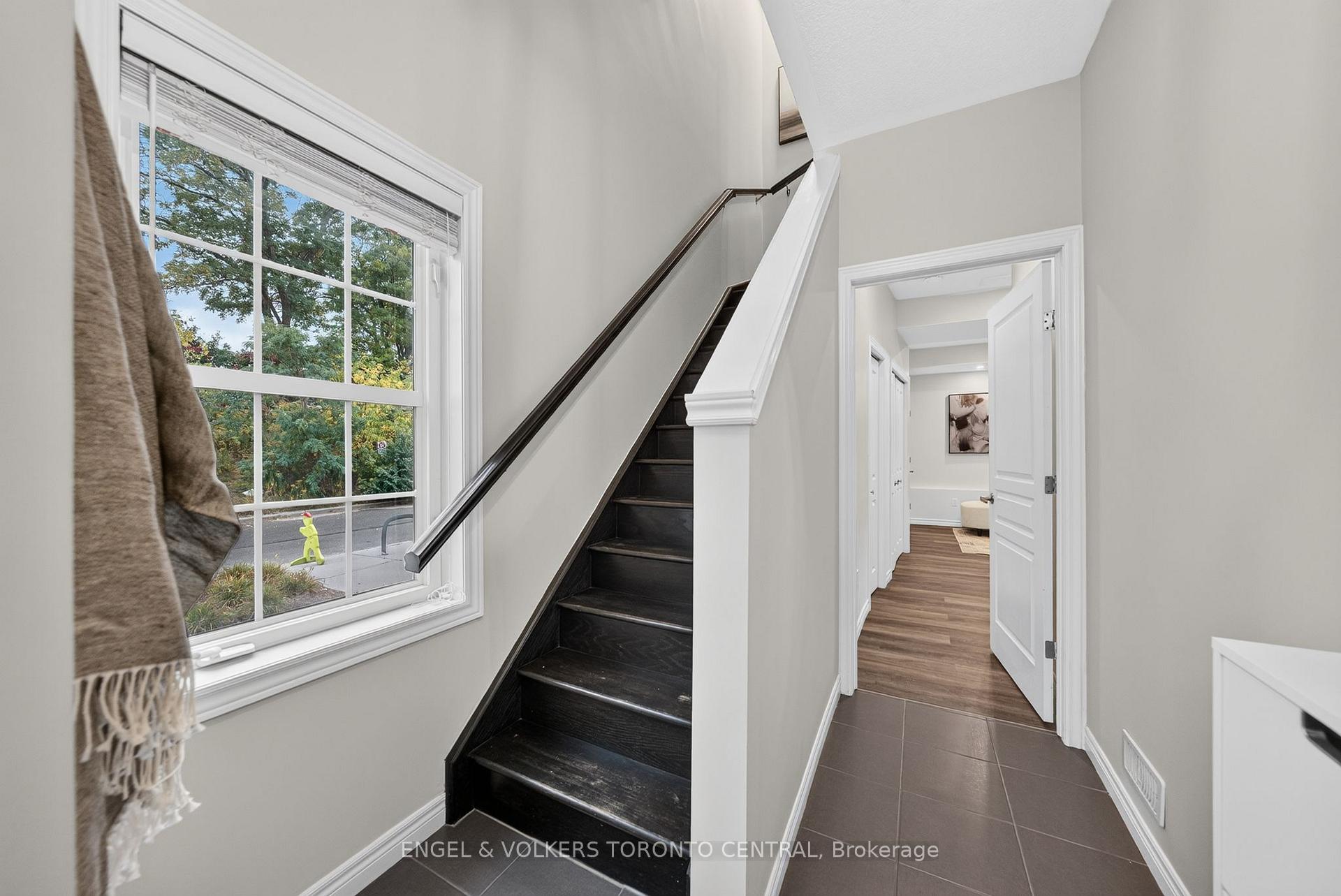 Photo 12 of 3 Oxfordshire Lane, Kitchener, Mount Hope Huron Park — HOMEH