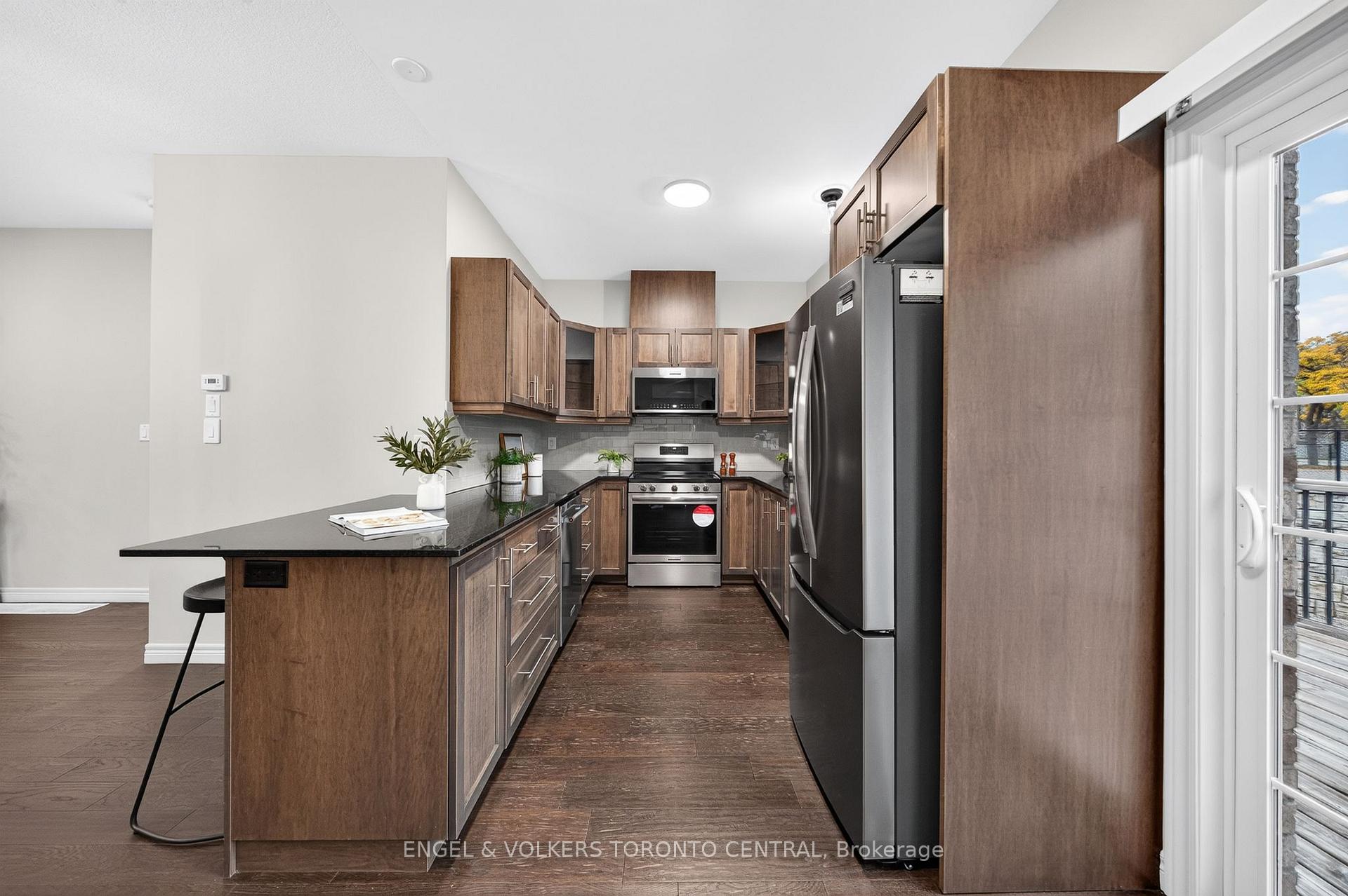 Photo 24 of 3 Oxfordshire Lane, Kitchener, Mount Hope Huron Park — HOMEH