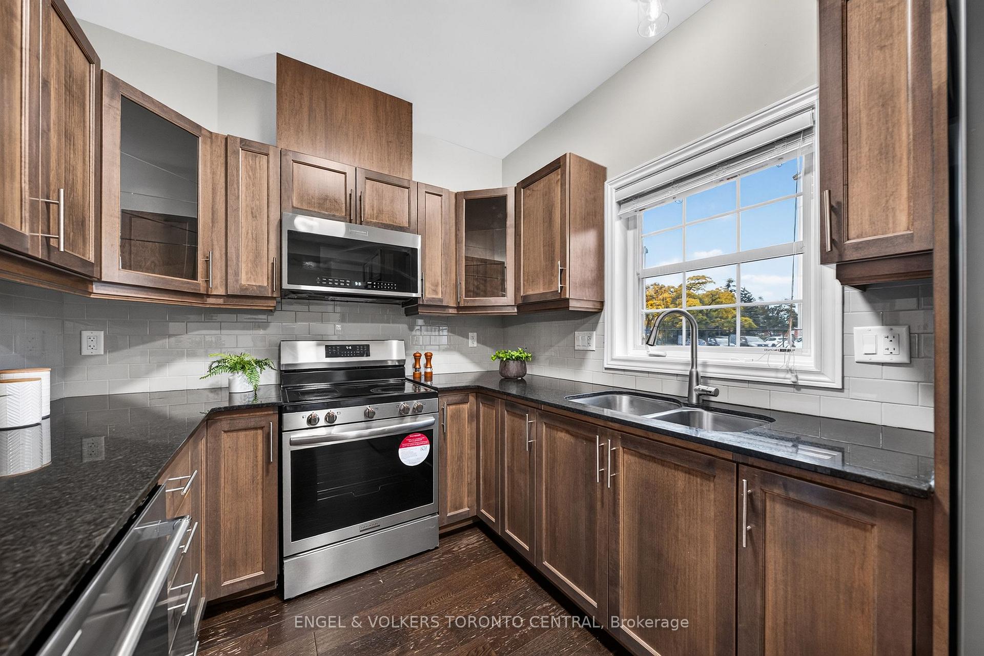 Photo 27 of 3 Oxfordshire Lane, Kitchener, Mount Hope Huron Park — HOMEH