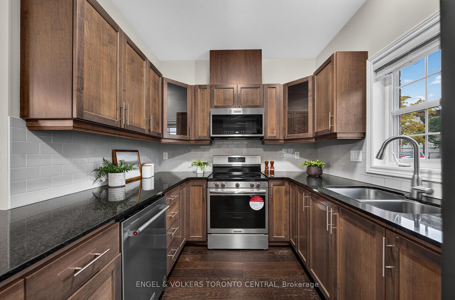 Photo 29 of 3 Oxfordshire Lane, Kitchener, Mount Hope Huron Park — HOMEH