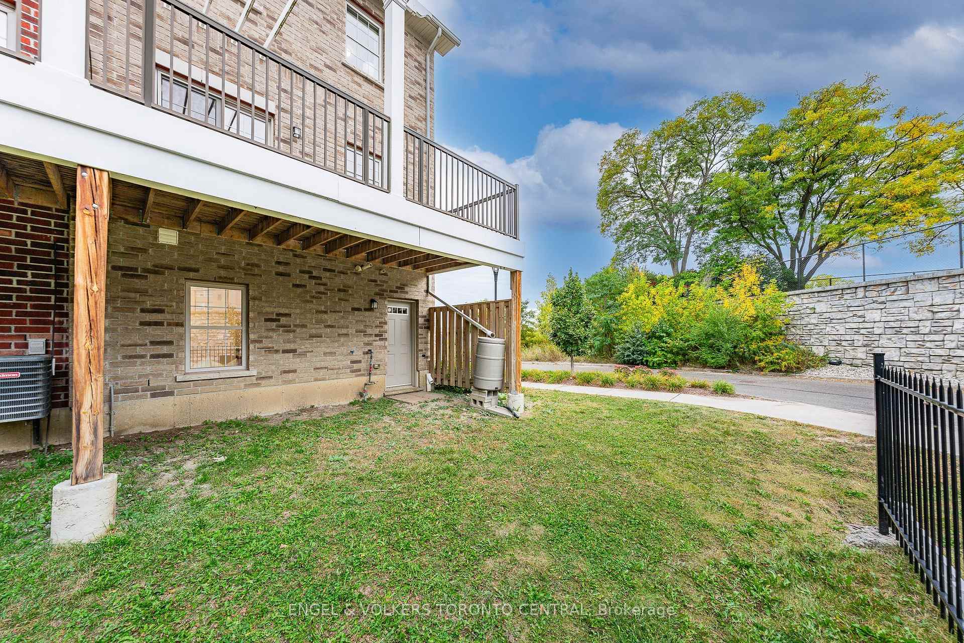 Photo 45 of 3 Oxfordshire Lane, Kitchener, Mount Hope Huron Park — HOMEH