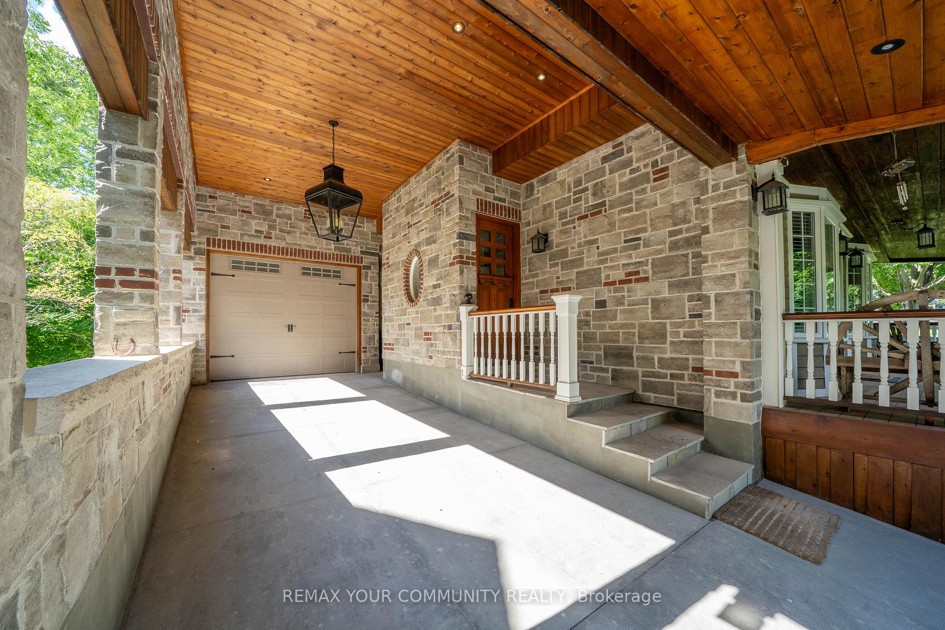 Photo 4 of 124 Elmpine Trail, King, Rural King — HOMEH