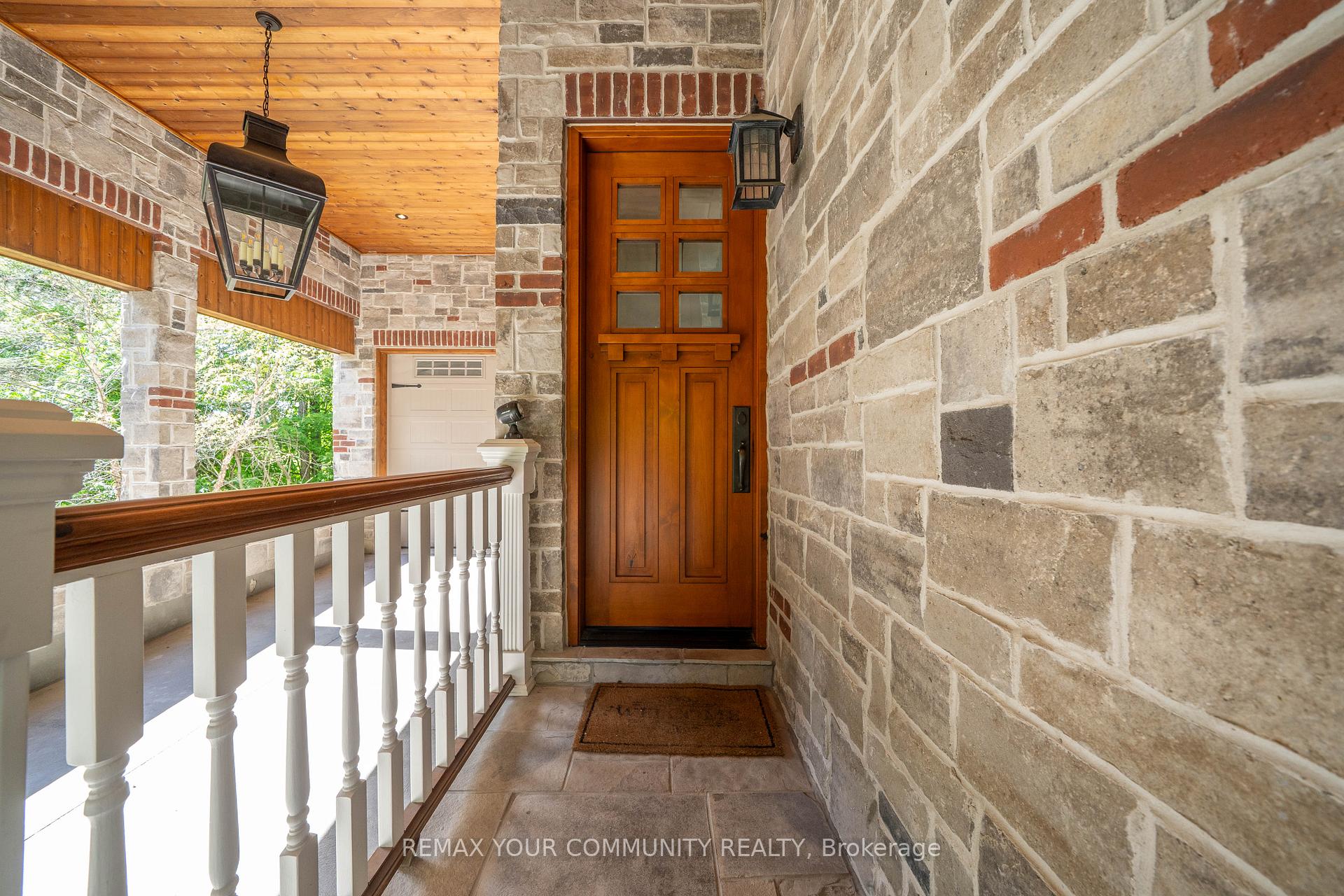 Photo 5 of 124 Elmpine Trail, King, Rural King — HOMEH
