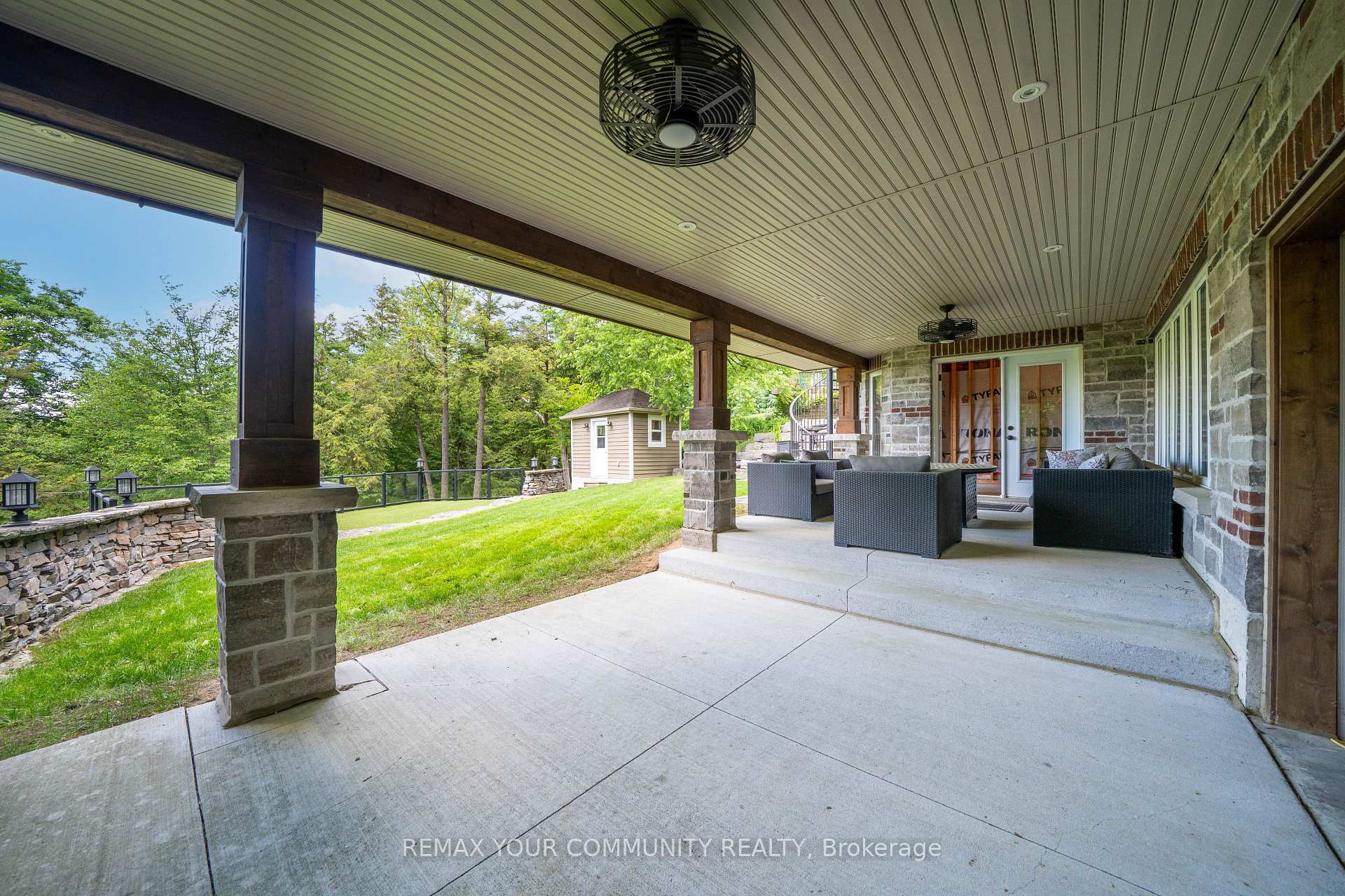 Photo 44 of 124 Elmpine Trail, King, Rural King — HOMEH