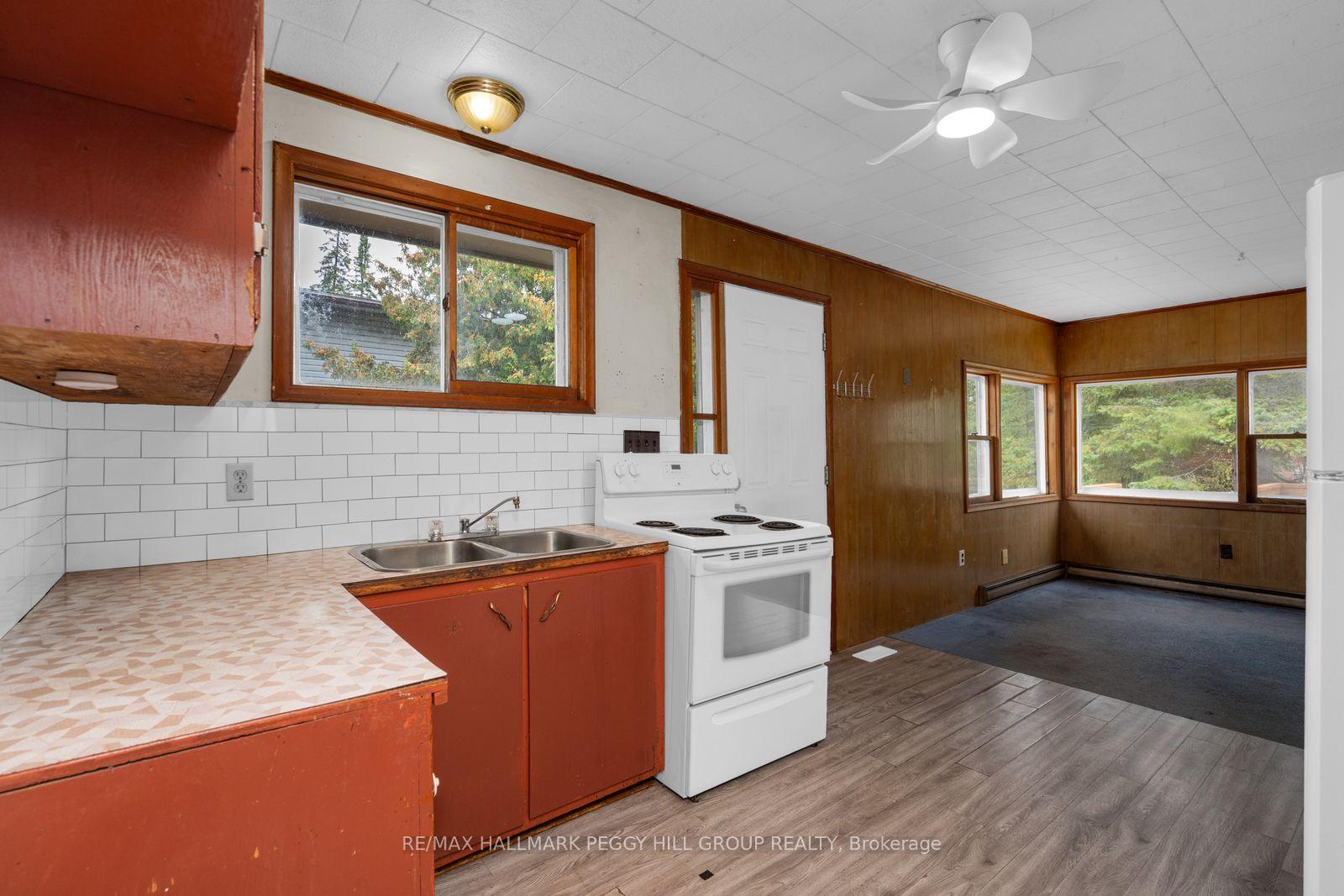 Photo 5 of 20 61st Street S, Wasaga Beach — HOMEH