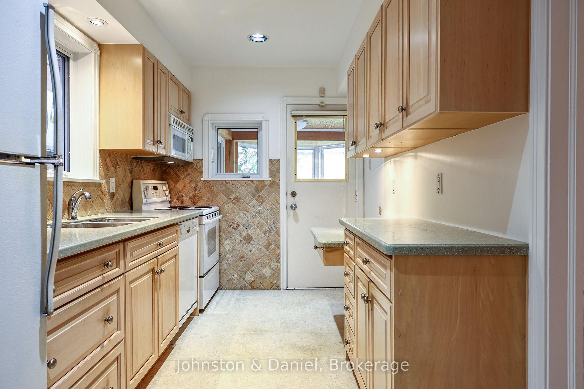 Photo 11 of 14 Annesley Avenue, Toronto, Leaside — HOMEH