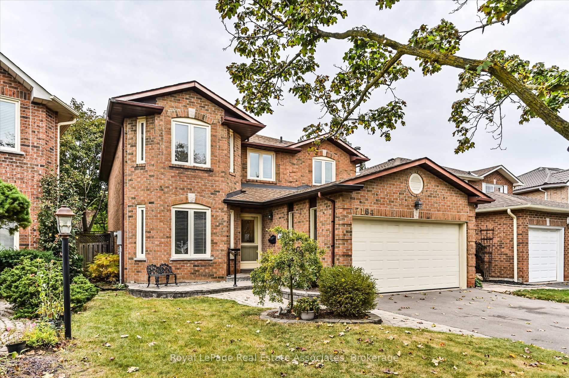 Photo 2 of 7164 Danton Promenade, Mississauga, Meadowvale — HOMEH