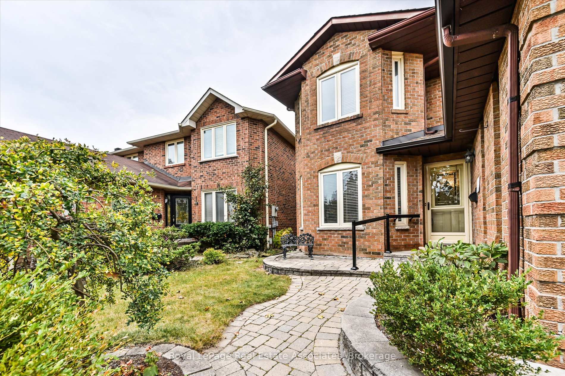 Photo 4 of 7164 Danton Promenade, Mississauga, Meadowvale — HOMEH