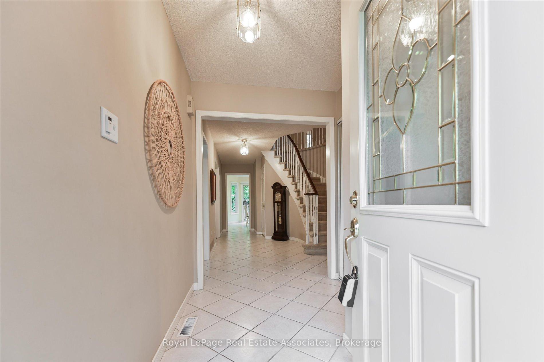 Photo 5 of 7164 Danton Promenade, Mississauga, Meadowvale — HOMEH