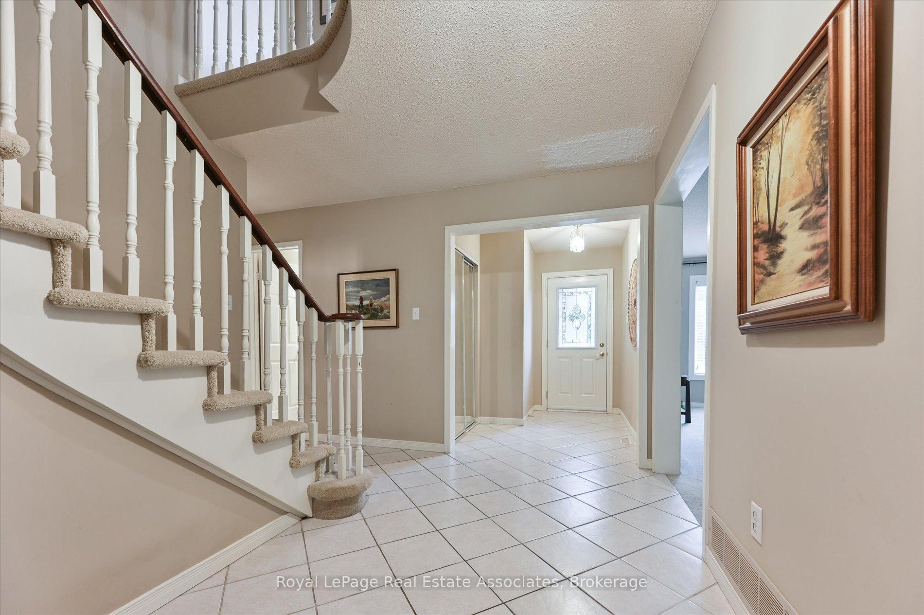 Photo 6 of 7164 Danton Promenade, Mississauga, Meadowvale — HOMEH