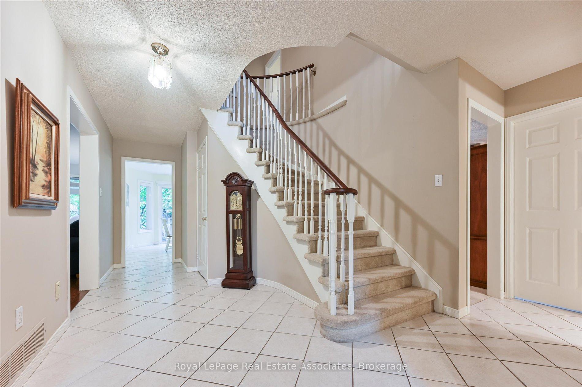 Photo 7 of 7164 Danton Promenade, Mississauga, Meadowvale — HOMEH