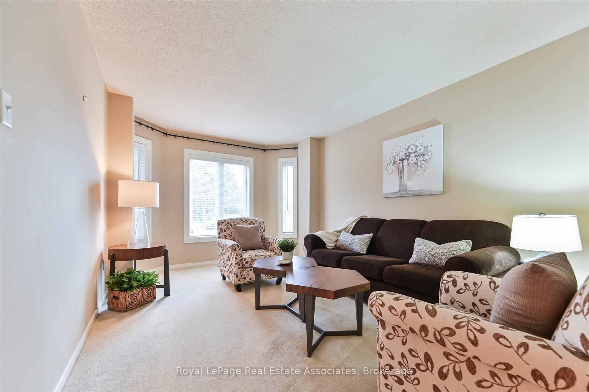 Photo 8 of 7164 Danton Promenade, Mississauga, Meadowvale — HOMEH