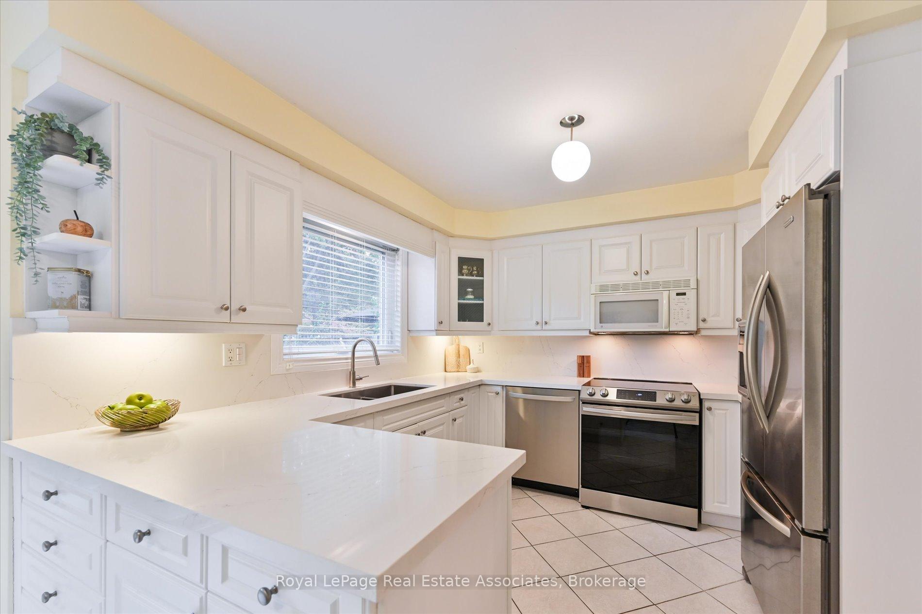Photo 18 of 7164 Danton Promenade, Mississauga, Meadowvale — HOMEH