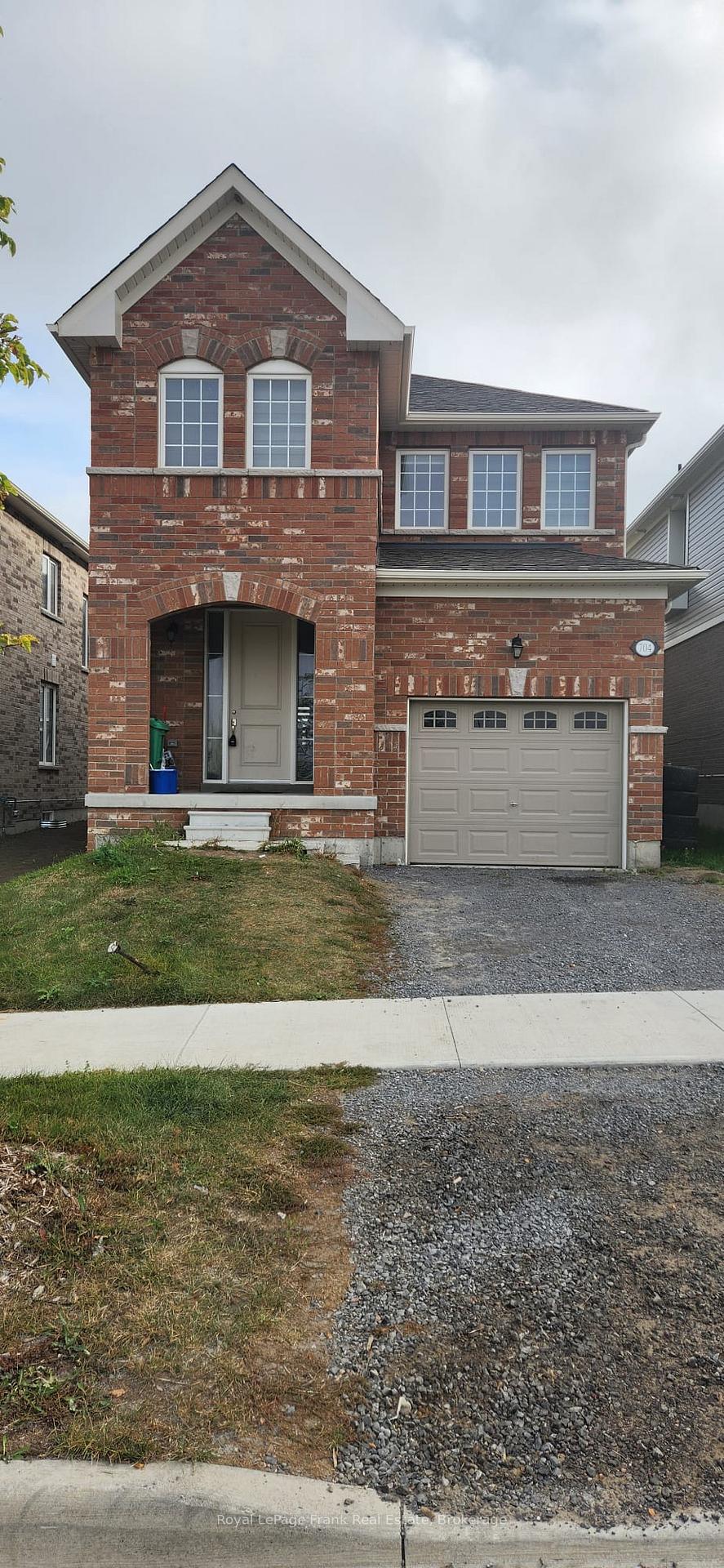 Photo 2 of 704 Latimer Way W, Peterborough, Monaghan Ward 2 — HOMEH