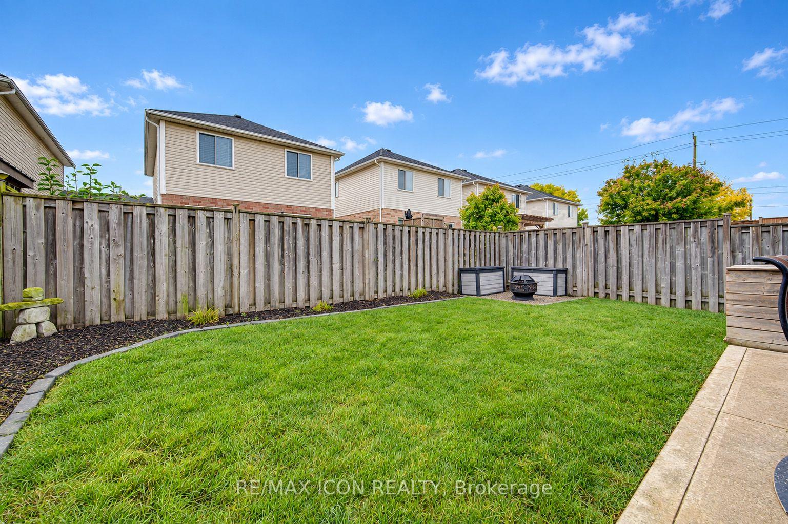 Photo 31 of 22 Poffenroth Path, Woolwich, Elmira — HOMEH