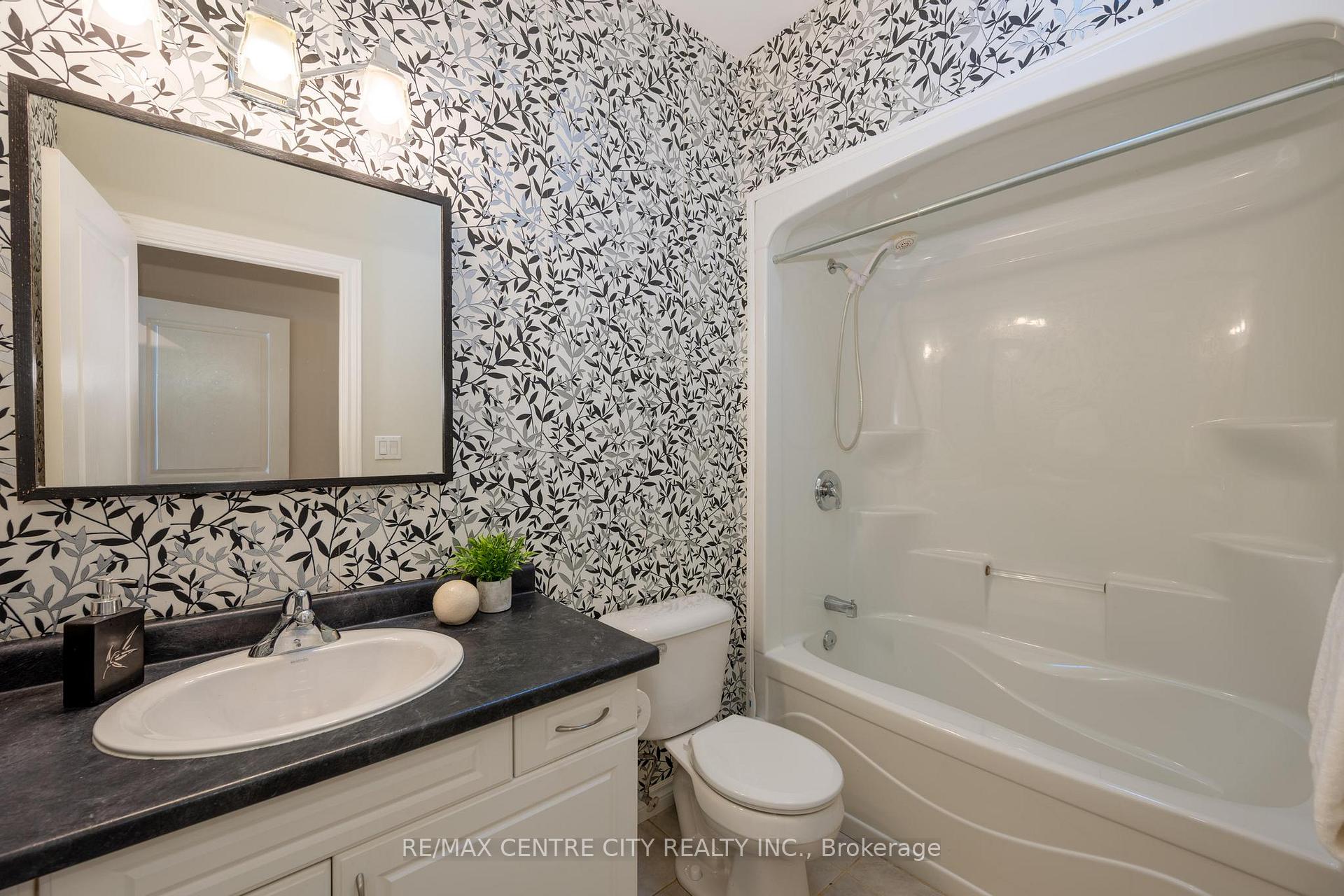Photo 14 of 19 Hamilton Street, North Middlesex, Ailsa Craig — HOMEH