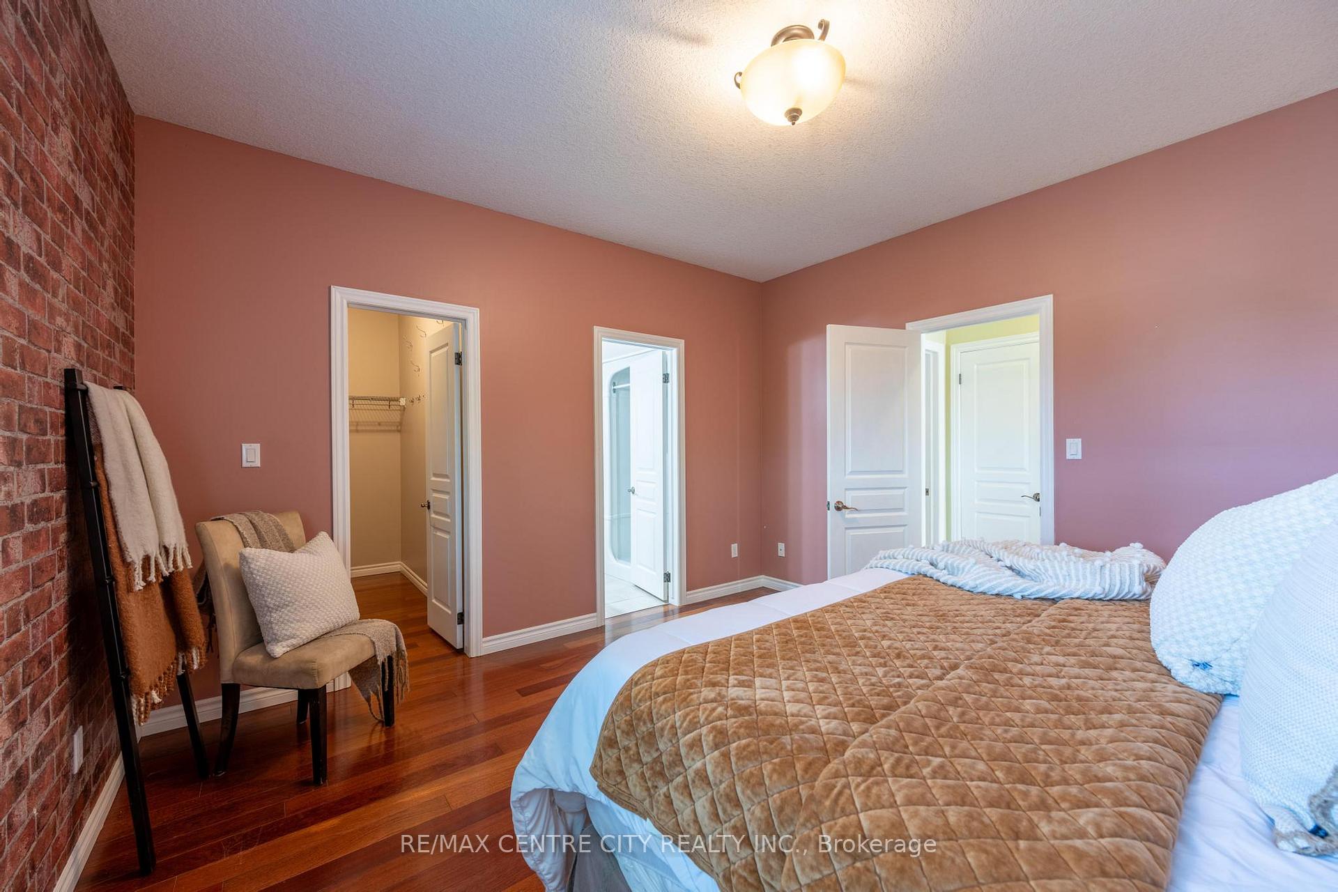 Photo 17 of 19 Hamilton Street, North Middlesex, Ailsa Craig — HOMEH