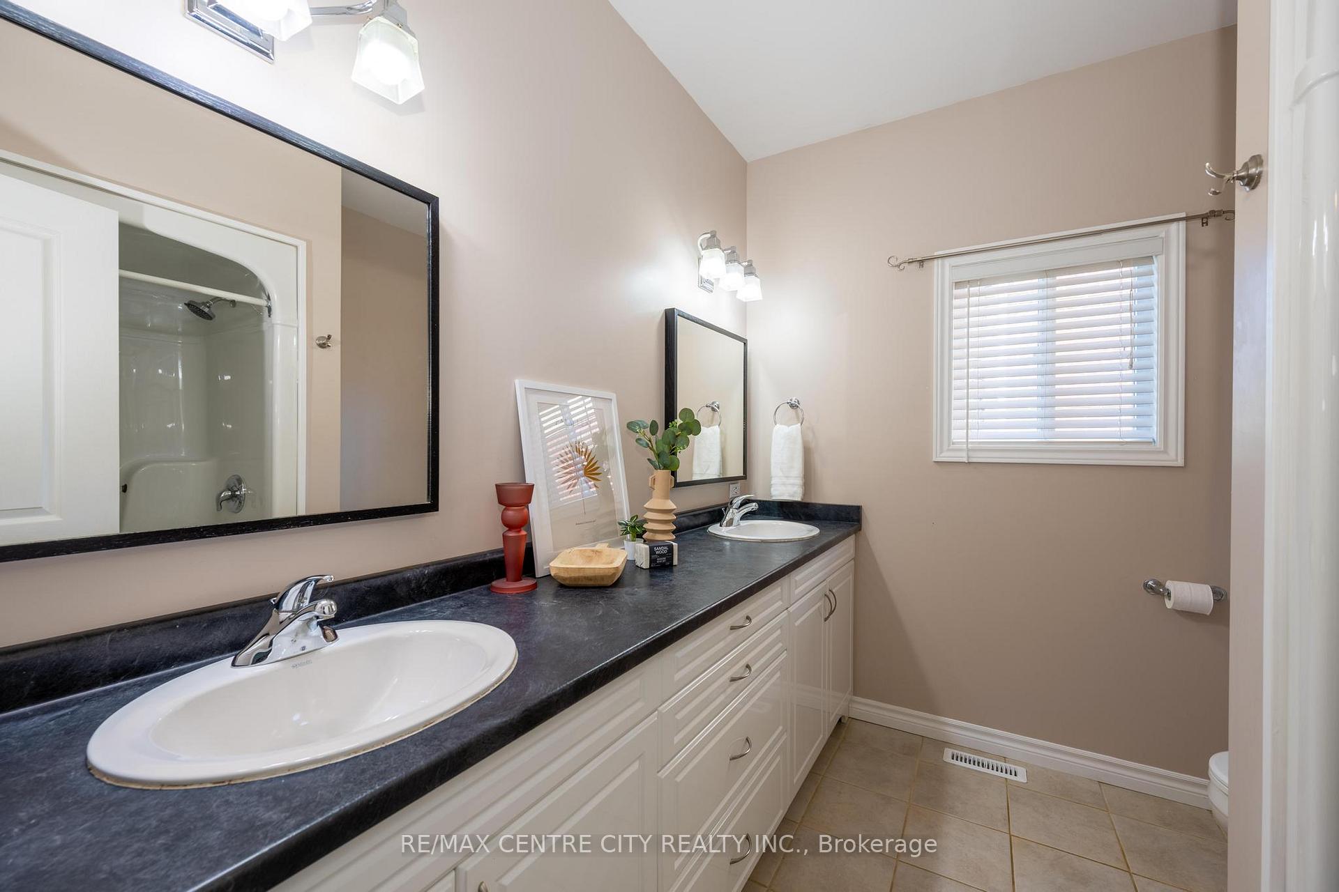 Photo 19 of 19 Hamilton Street, North Middlesex, Ailsa Craig — HOMEH