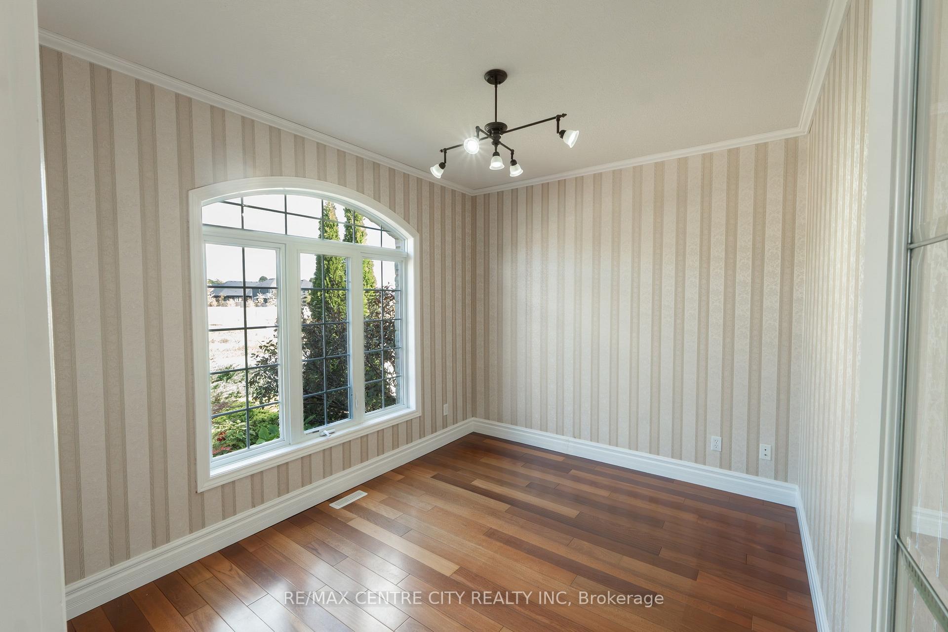 Photo 23 of 19 Hamilton Street, North Middlesex, Ailsa Craig — HOMEH