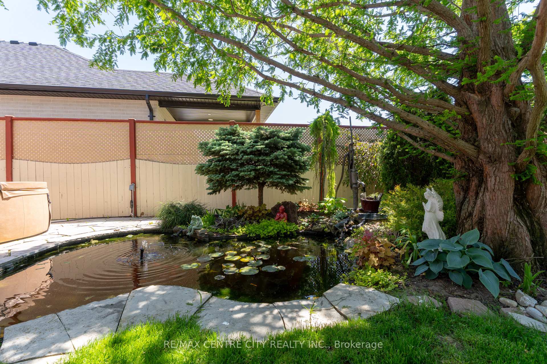 Photo 41 of 19 Hamilton Street, North Middlesex, Ailsa Craig — HOMEH