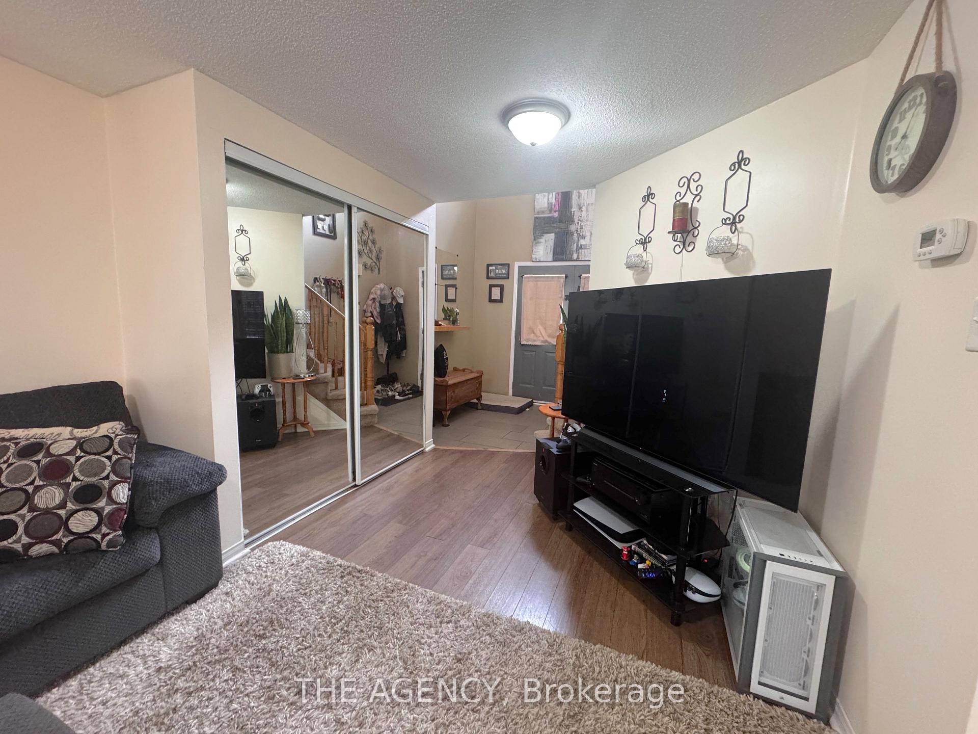 Photo 4 of 18 Srigley Street, Barrie, Holly — HOMEH