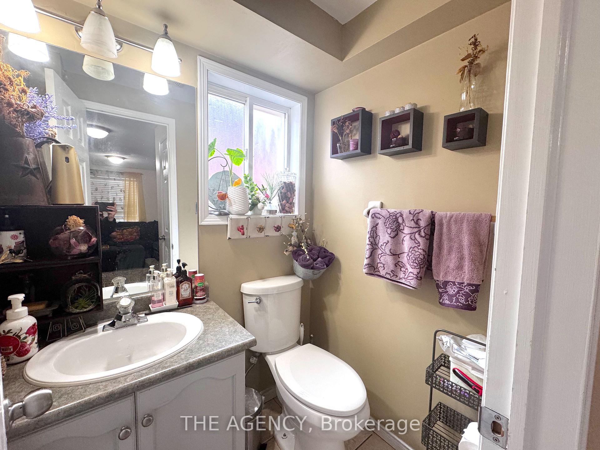 Photo 5 of 18 Srigley Street, Barrie, Holly — HOMEH