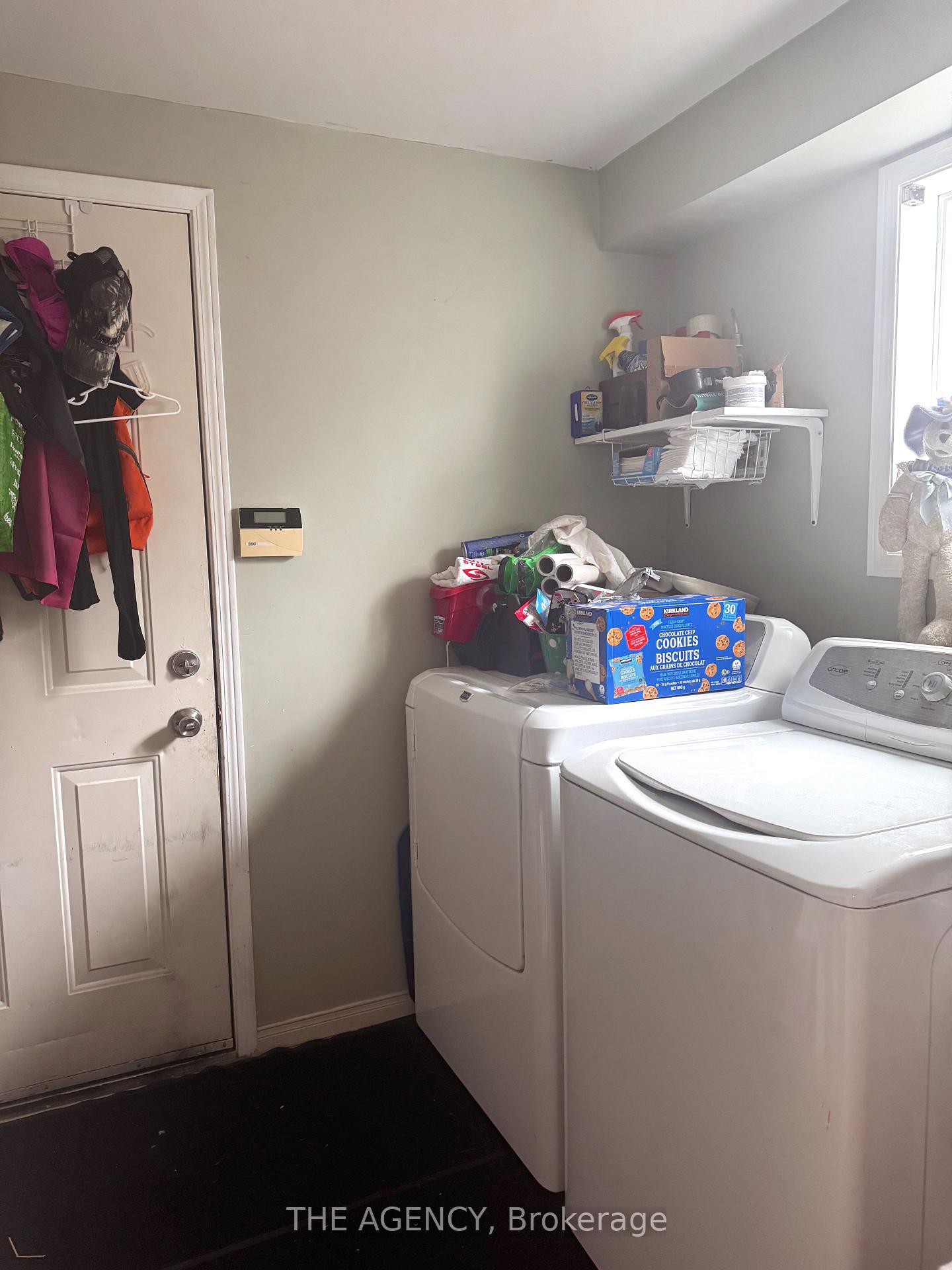 Photo 6 of 18 Srigley Street, Barrie, Holly — HOMEH
