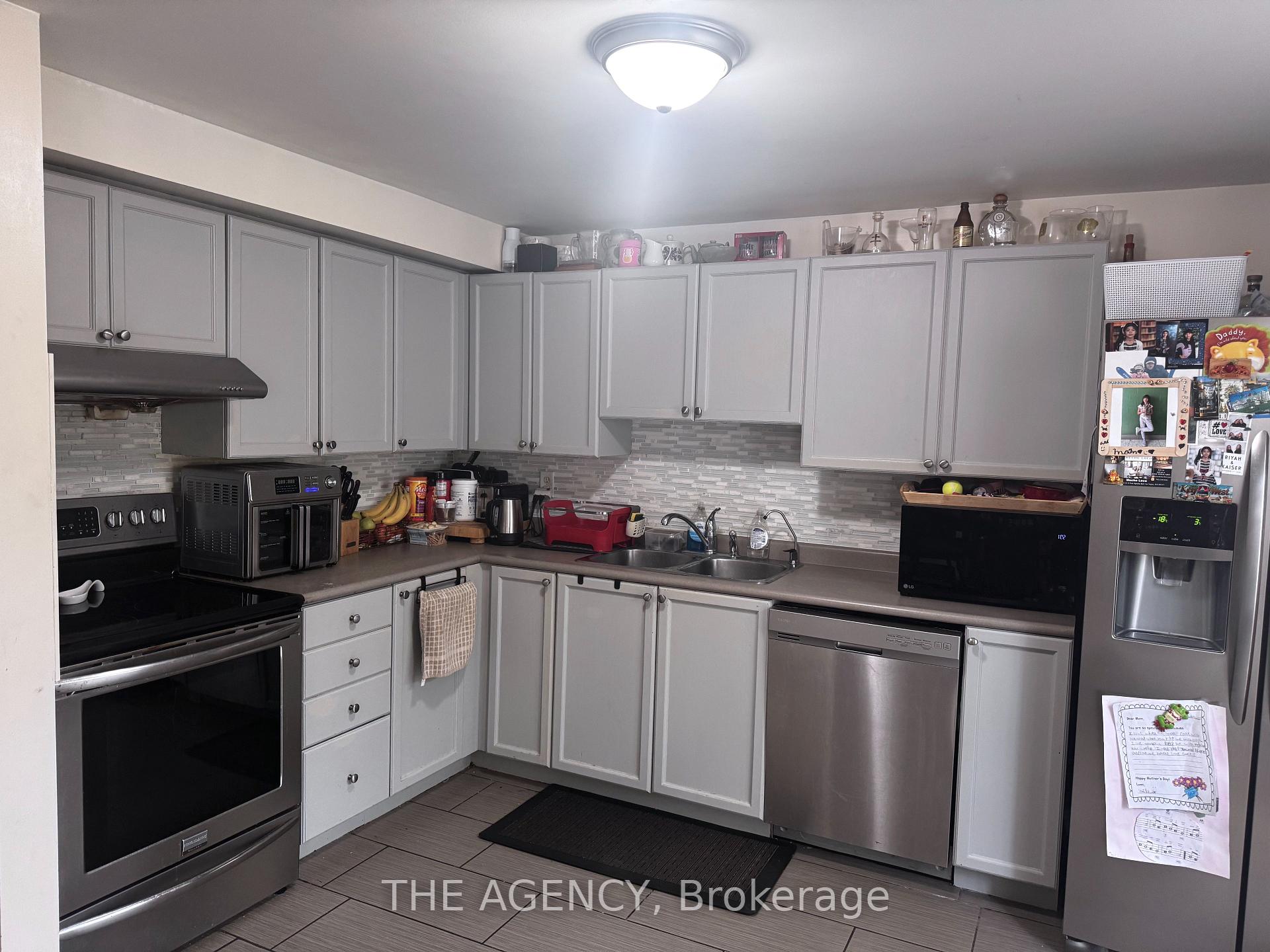 Photo 7 of 18 Srigley Street, Barrie, Holly — HOMEH