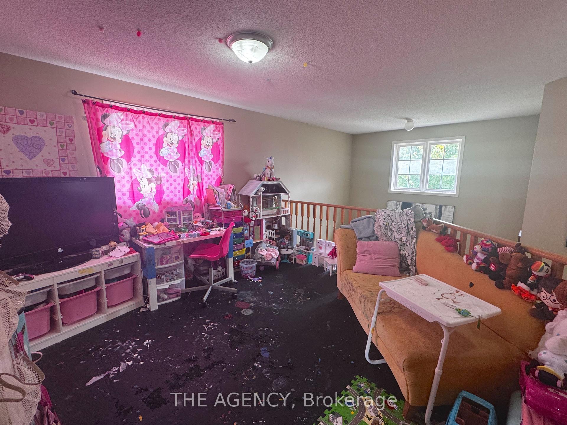 Photo 11 of 18 Srigley Street, Barrie, Holly — HOMEH
