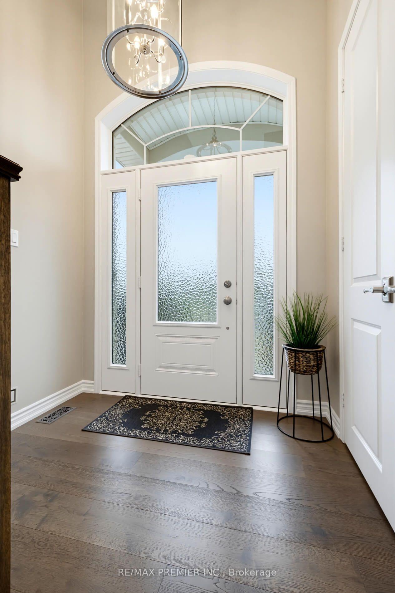 Photo 4 of 453 Kleinburg Summit Way, Vaughan, Kleinburg — HOMEH