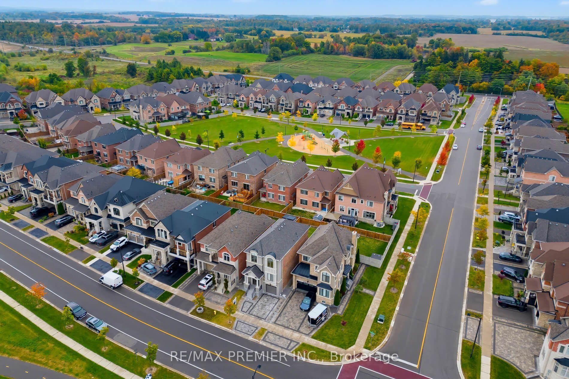 Photo 48 of 453 Kleinburg Summit Way, Vaughan, Kleinburg — HOMEH