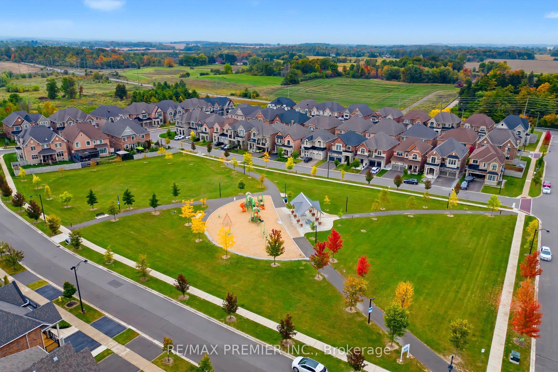 Photo 49 of 453 Kleinburg Summit Way, Vaughan, Kleinburg — HOMEH