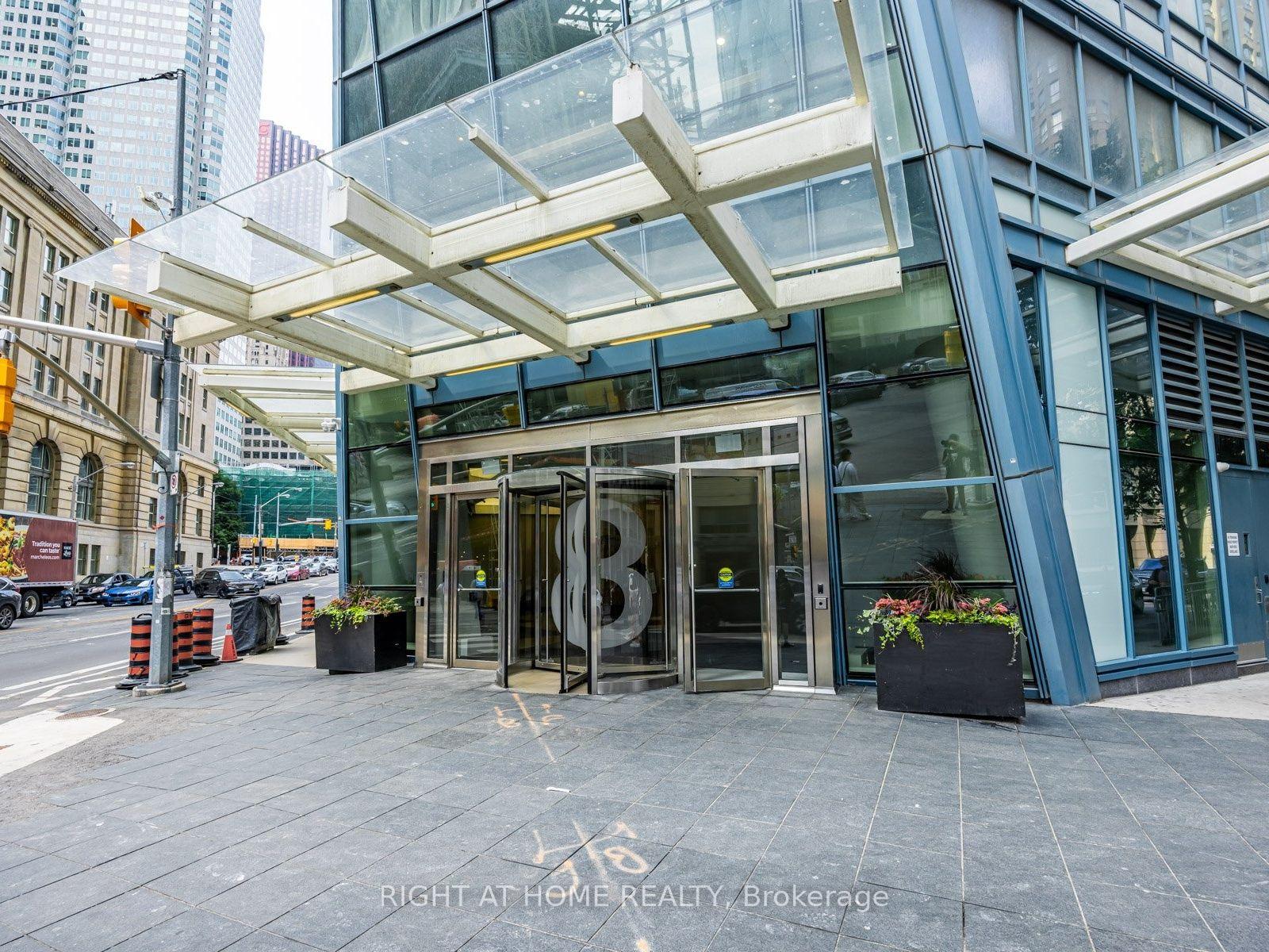 Photo 2 of Unit 4004, 8 The Esplanade, Toronto, Waterfront Communities — HOMEH