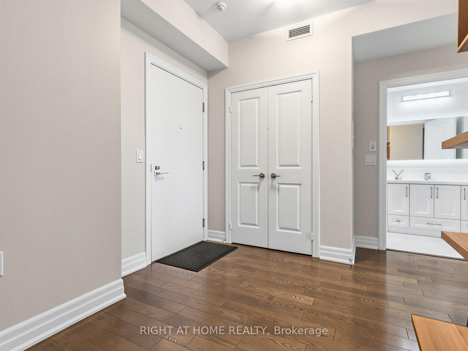 Photo 4 of Unit 4004, 8 The Esplanade, Toronto, Waterfront Communities — HOMEH
