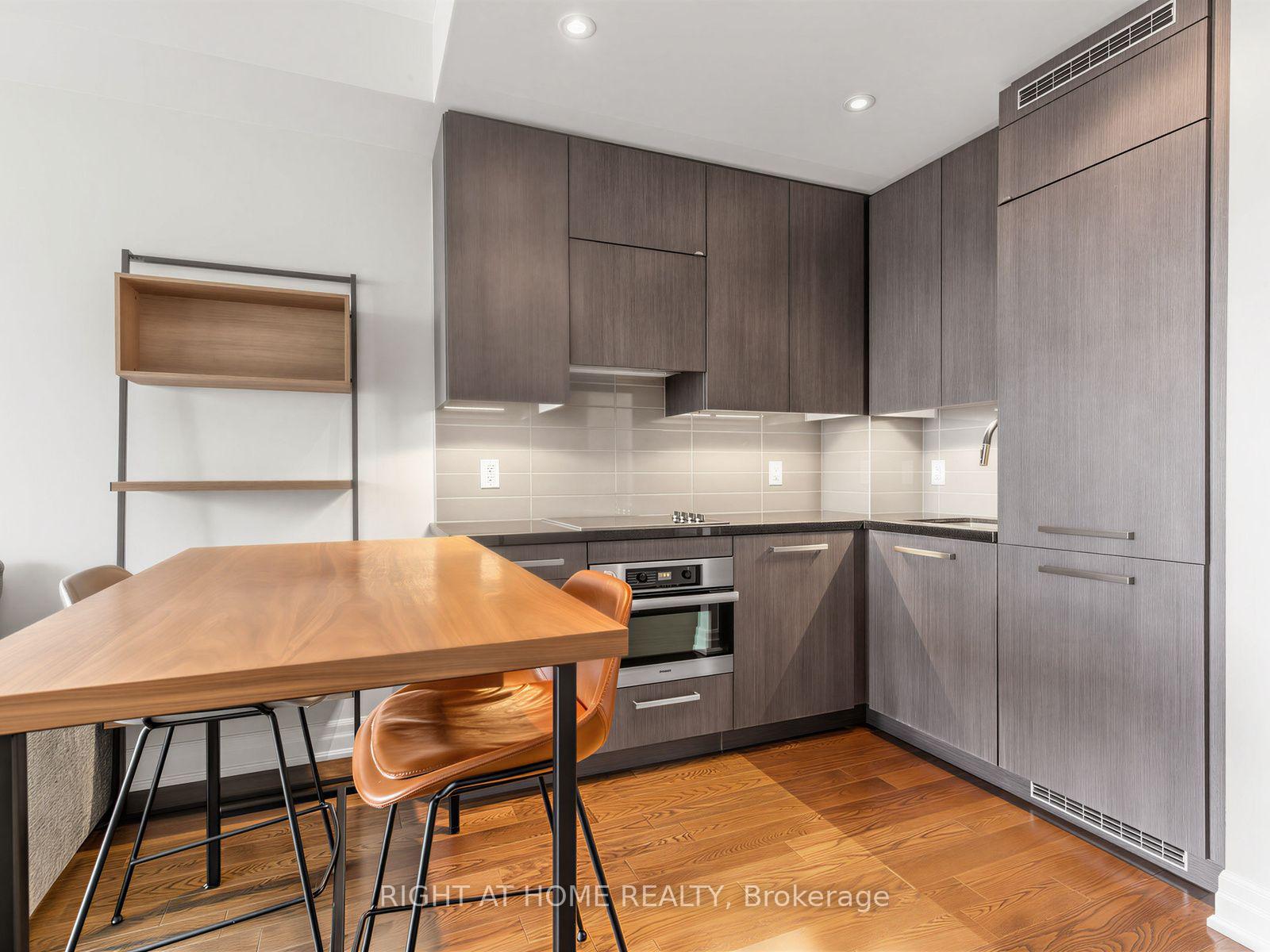 Photo 8 of Unit 4004, 8 The Esplanade, Toronto, Waterfront Communities — HOMEH