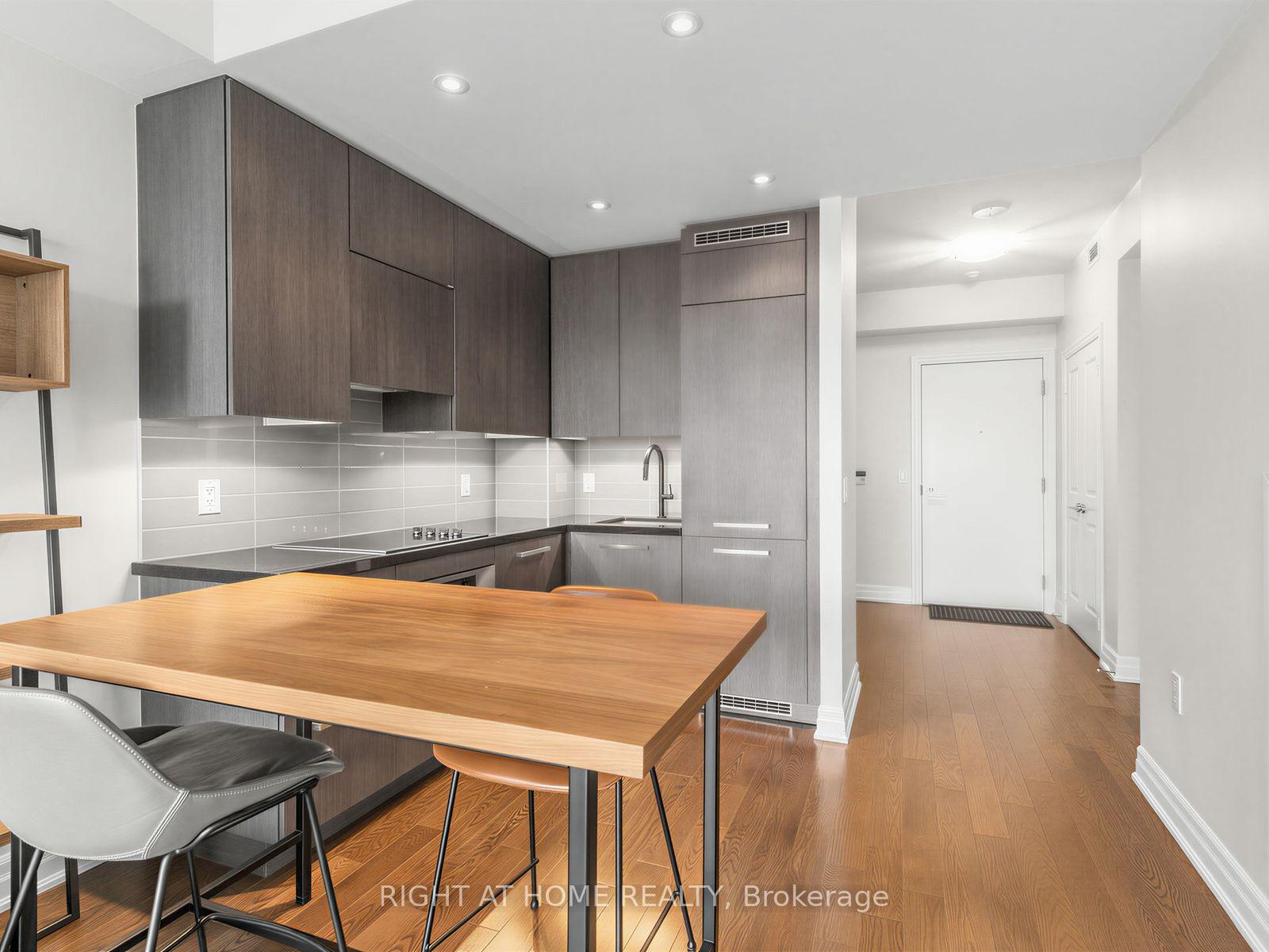 Photo 10 of Unit 4004, 8 The Esplanade, Toronto, Waterfront Communities — HOMEH