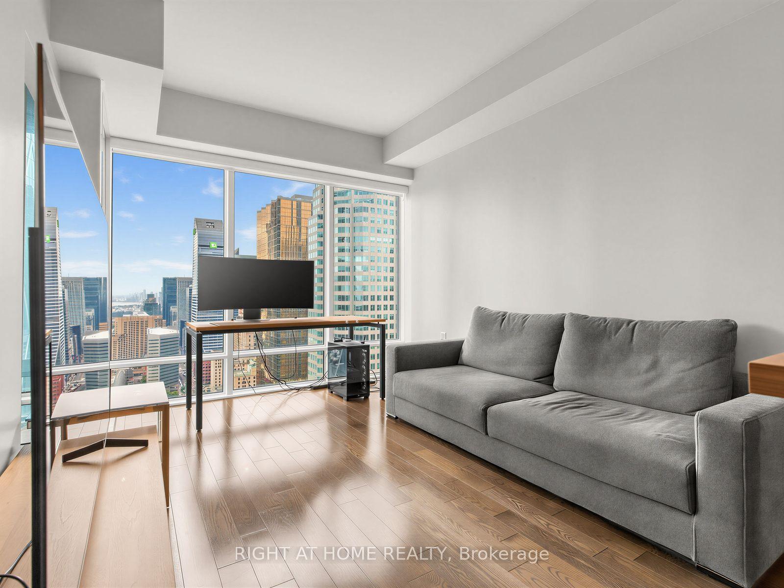 Photo 11 of Unit 4004, 8 The Esplanade, Toronto, Waterfront Communities — HOMEH
