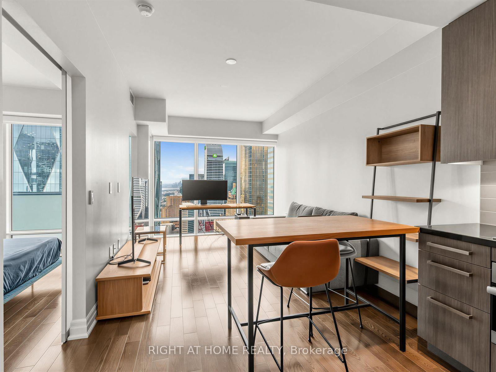 Photo 12 of Unit 4004, 8 The Esplanade, Toronto, Waterfront Communities — HOMEH