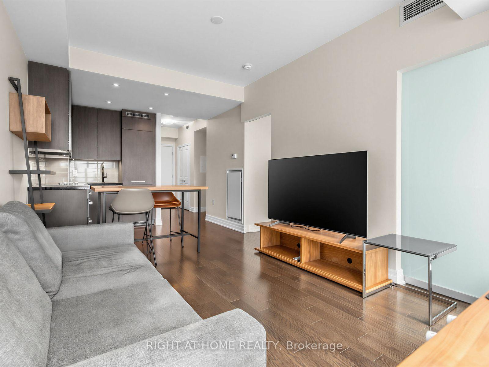 Photo 14 of Unit 4004, 8 The Esplanade, Toronto, Waterfront Communities — HOMEH