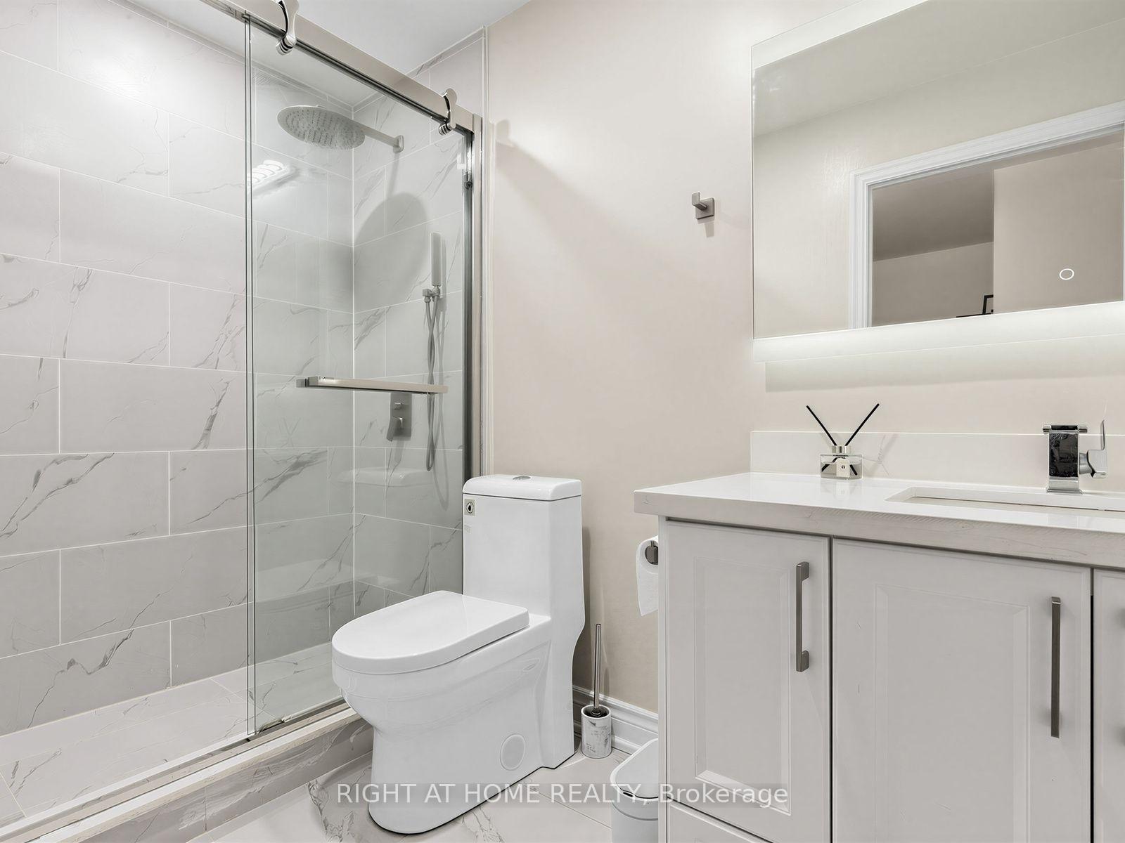 Photo 17 of Unit 4004, 8 The Esplanade, Toronto, Waterfront Communities — HOMEH