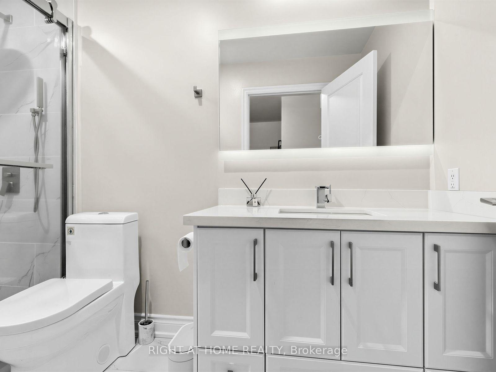 Photo 18 of Unit 4004, 8 The Esplanade, Toronto, Waterfront Communities — HOMEH