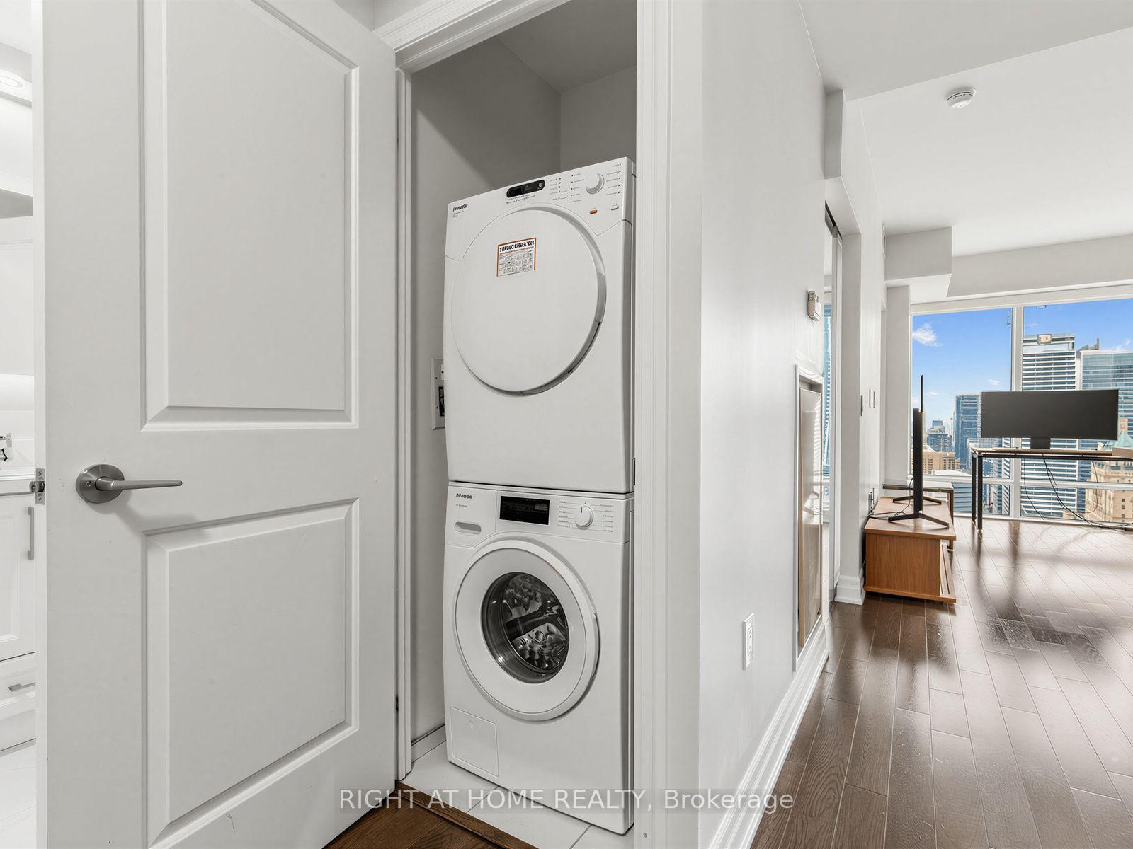 Photo 19 of Unit 4004, 8 The Esplanade, Toronto, Waterfront Communities — HOMEH