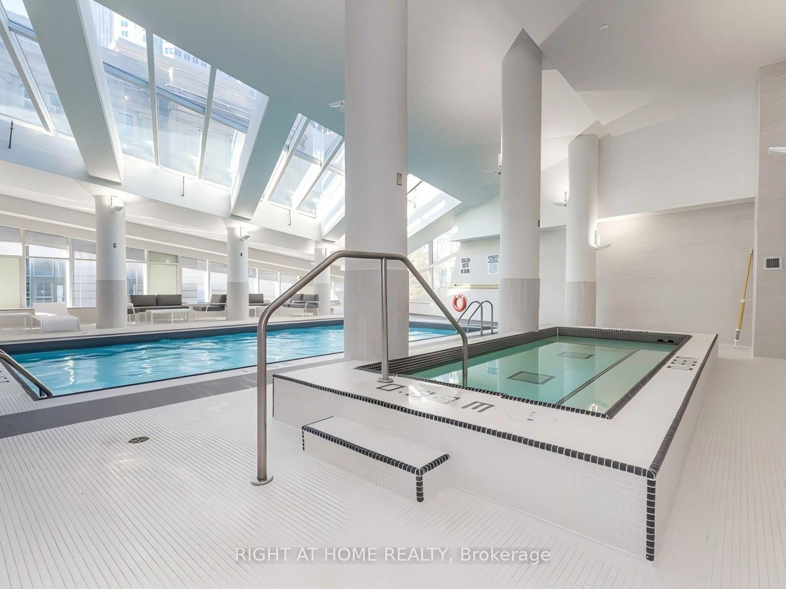 Photo 22 of Unit 4004, 8 The Esplanade, Toronto, Waterfront Communities — HOMEH