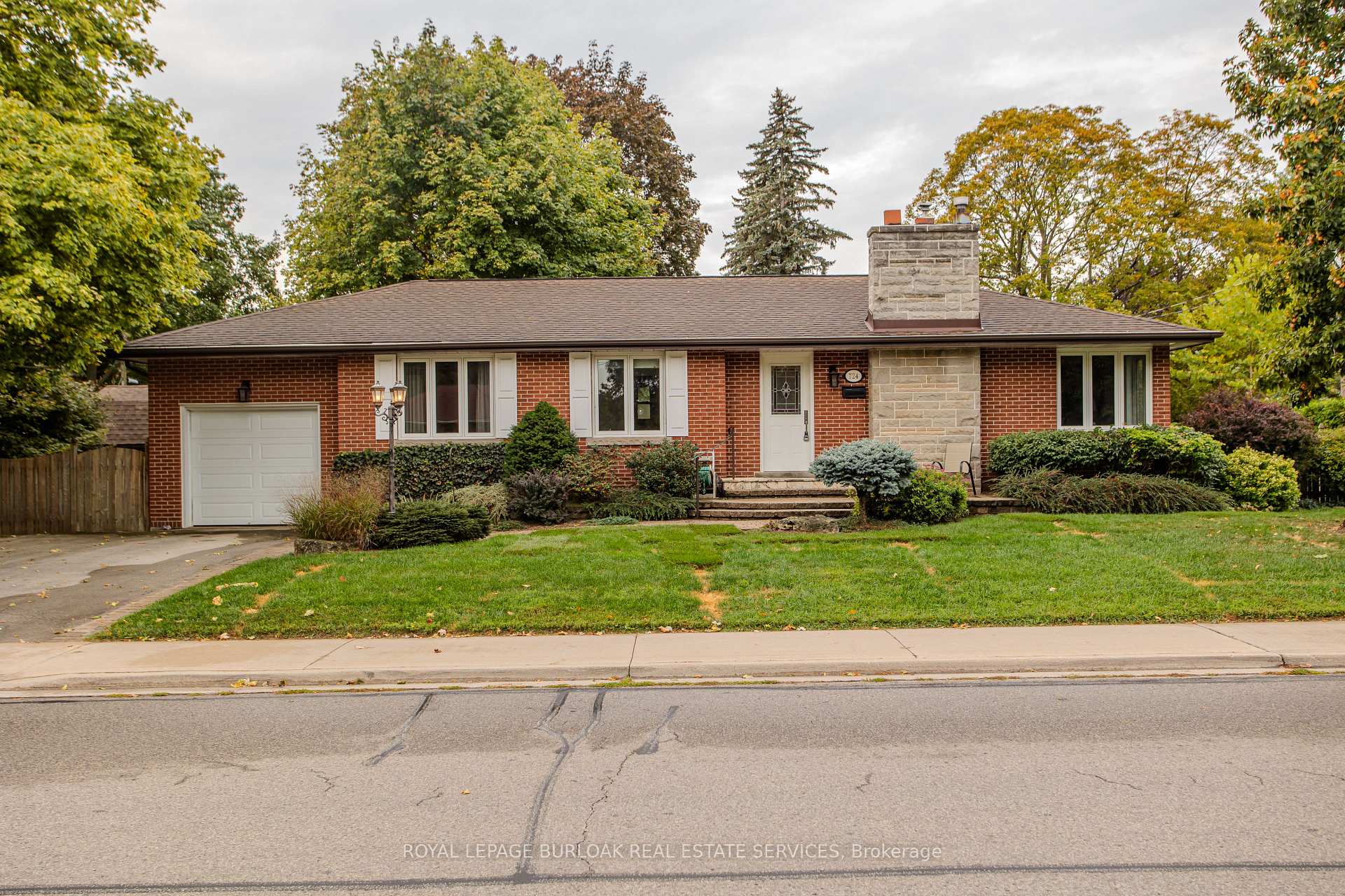 Photo 1 of 724 George Street, Burlington, Brant — HOMEH