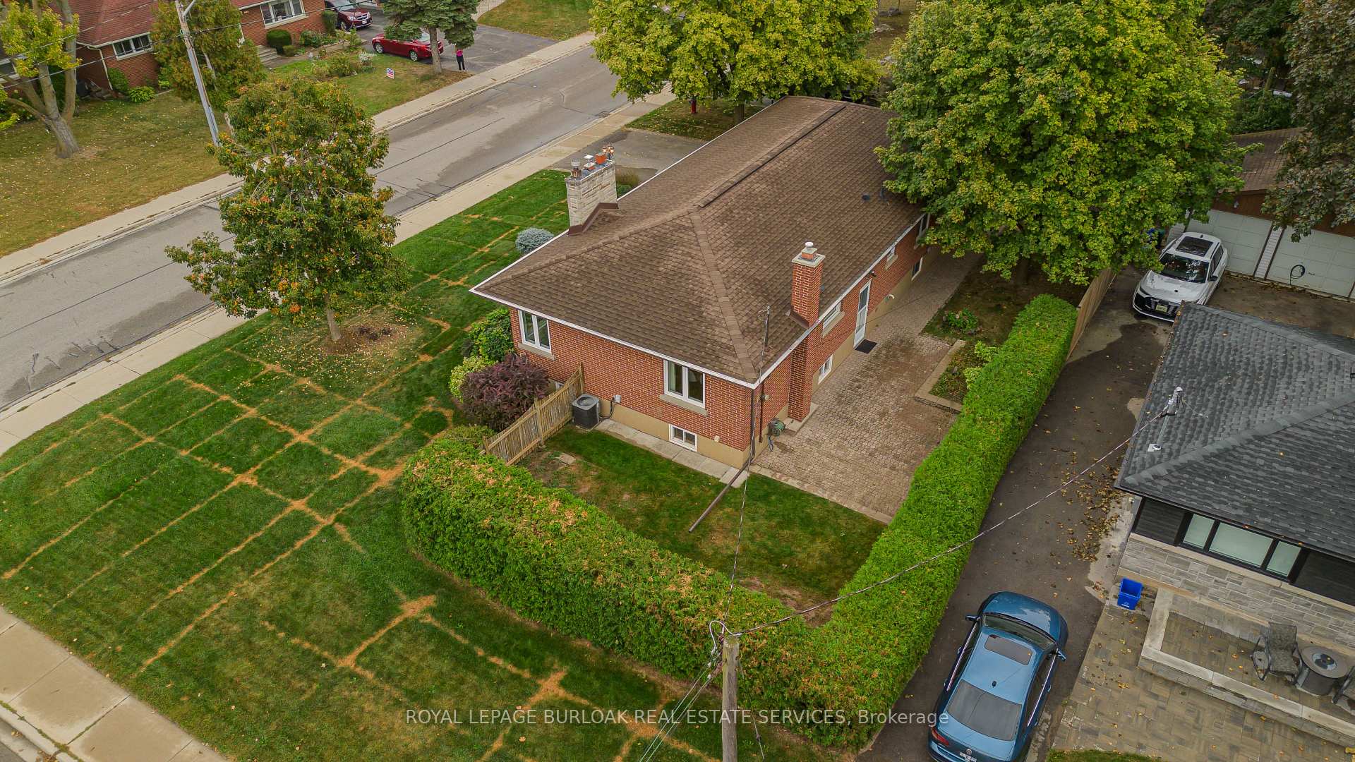 Photo 2 of 724 George Street, Burlington, Brant — HOMEH