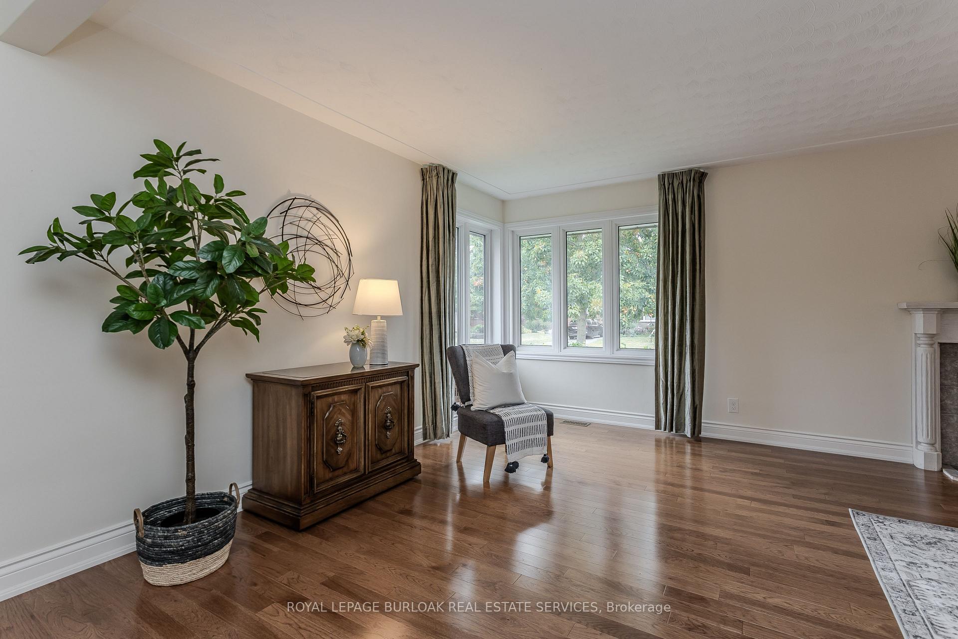 Photo 5 of 724 George Street, Burlington, Brant — HOMEH