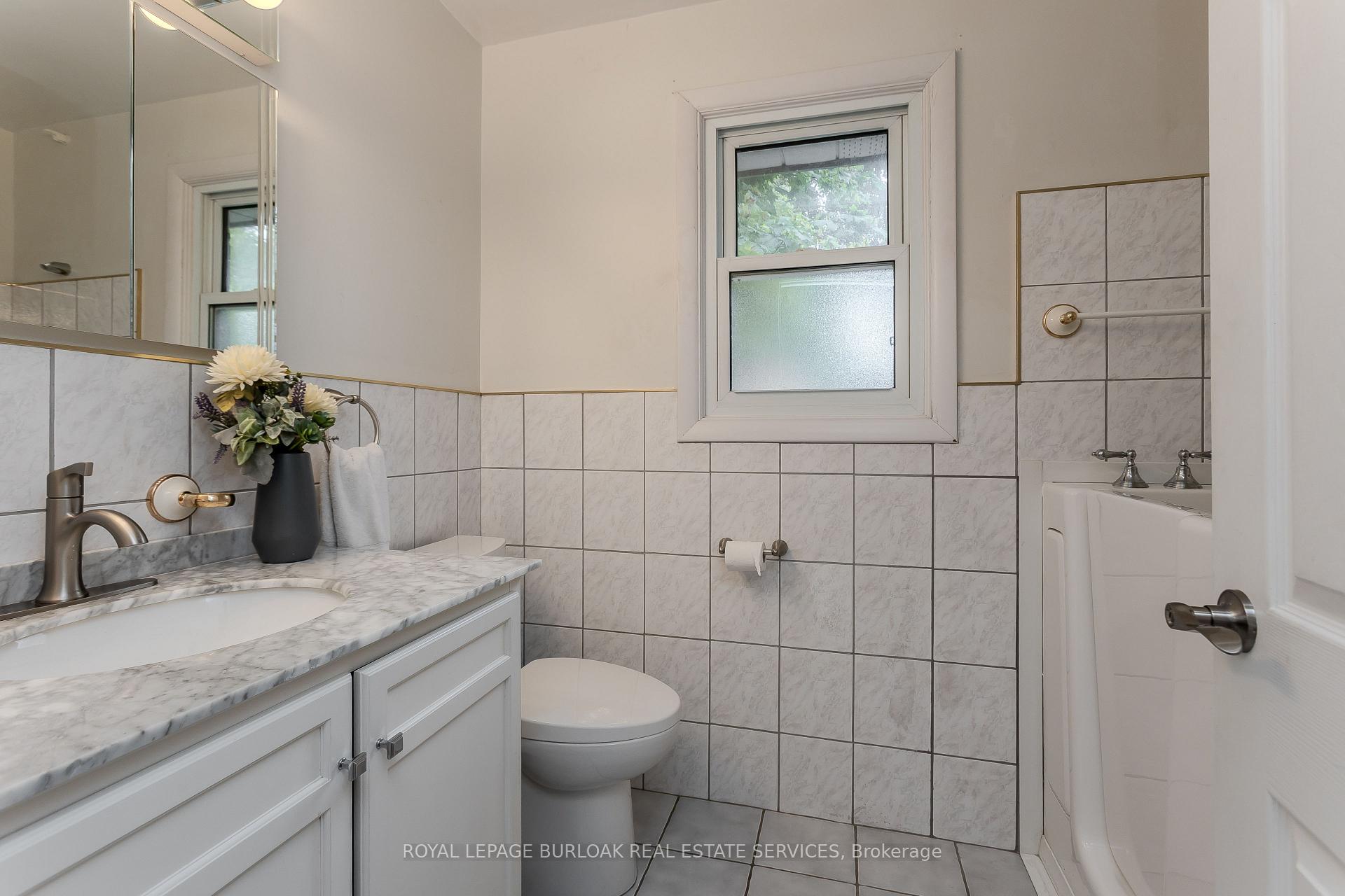 Photo 11 of 724 George Street, Burlington, Brant — HOMEH