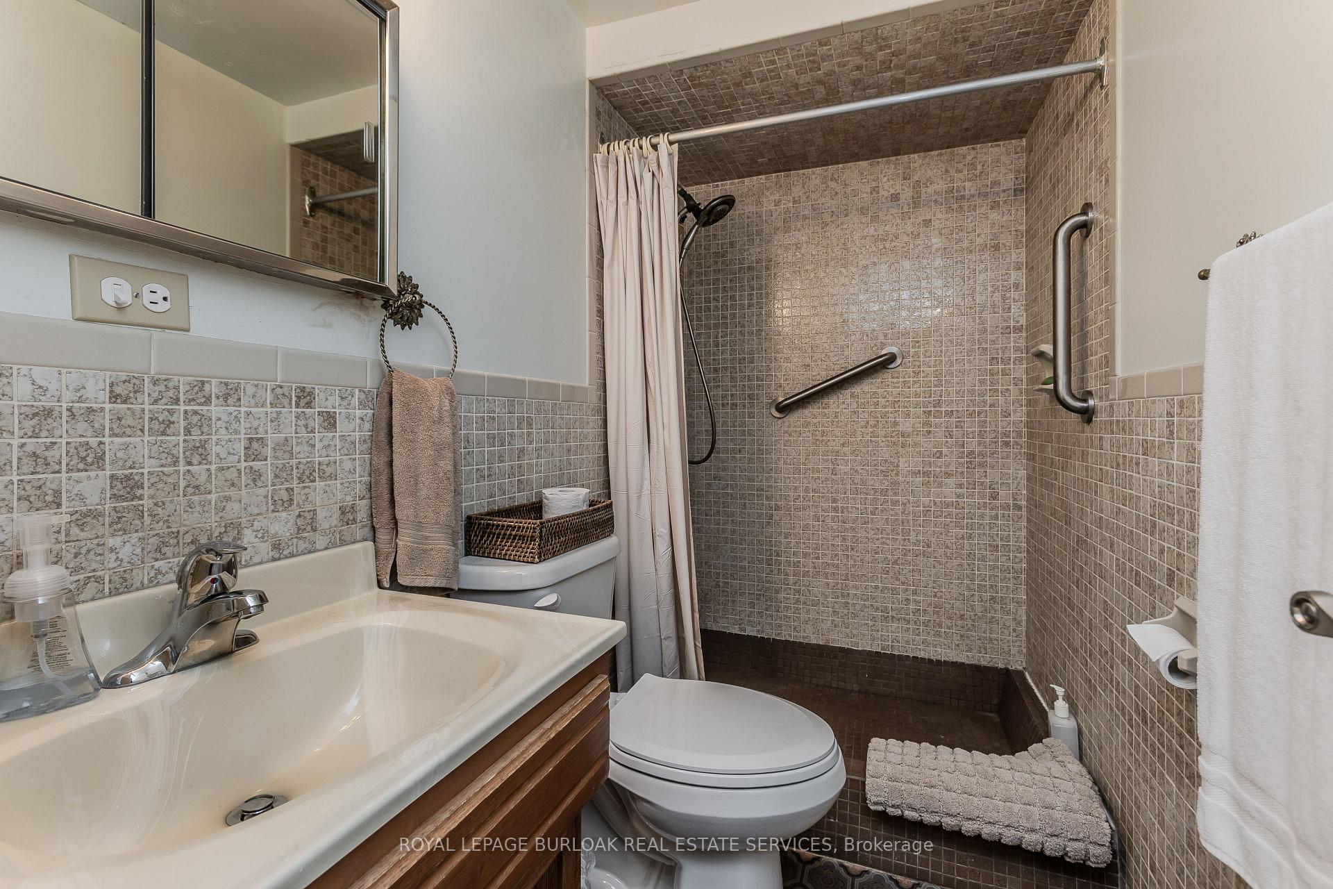 Photo 20 of 724 George Street, Burlington, Brant — HOMEH