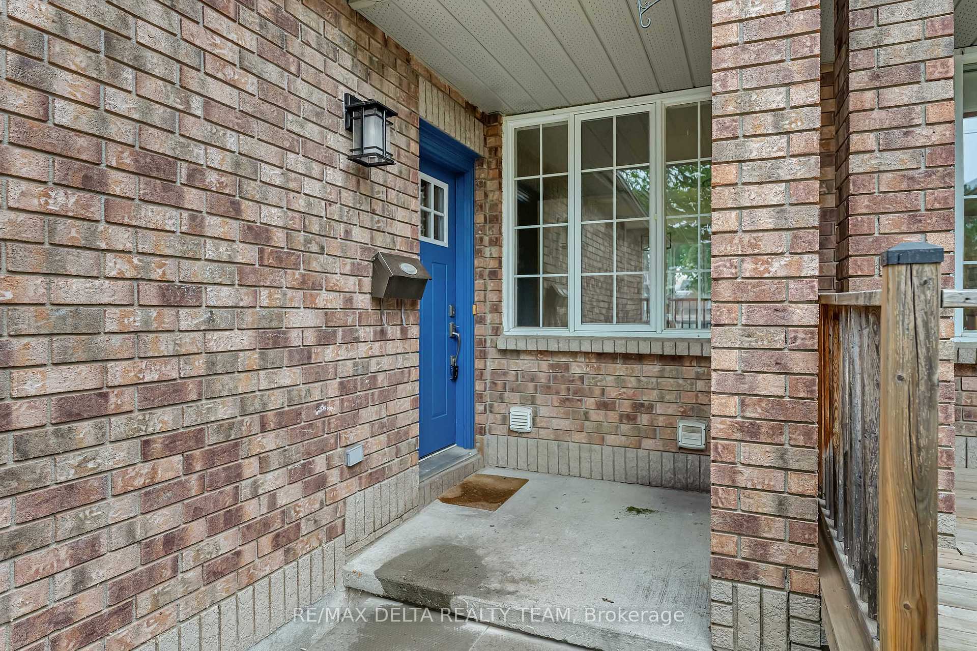 Photo 2 of 858 Como Crescent, Ottawa, Fallingbrook/Pineridge — HOMEH
