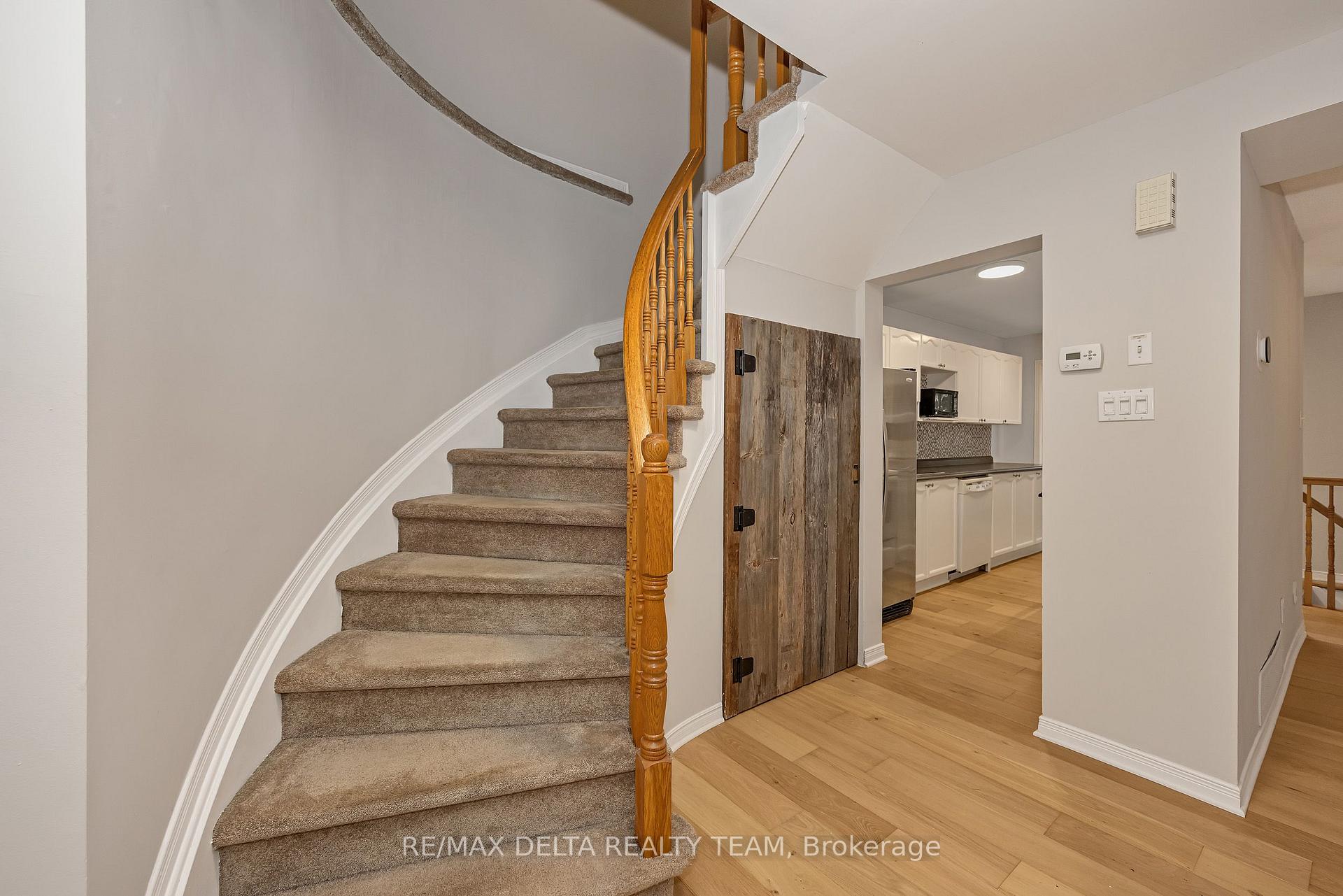 Photo 16 of 858 Como Crescent, Ottawa, Fallingbrook/Pineridge — HOMEH